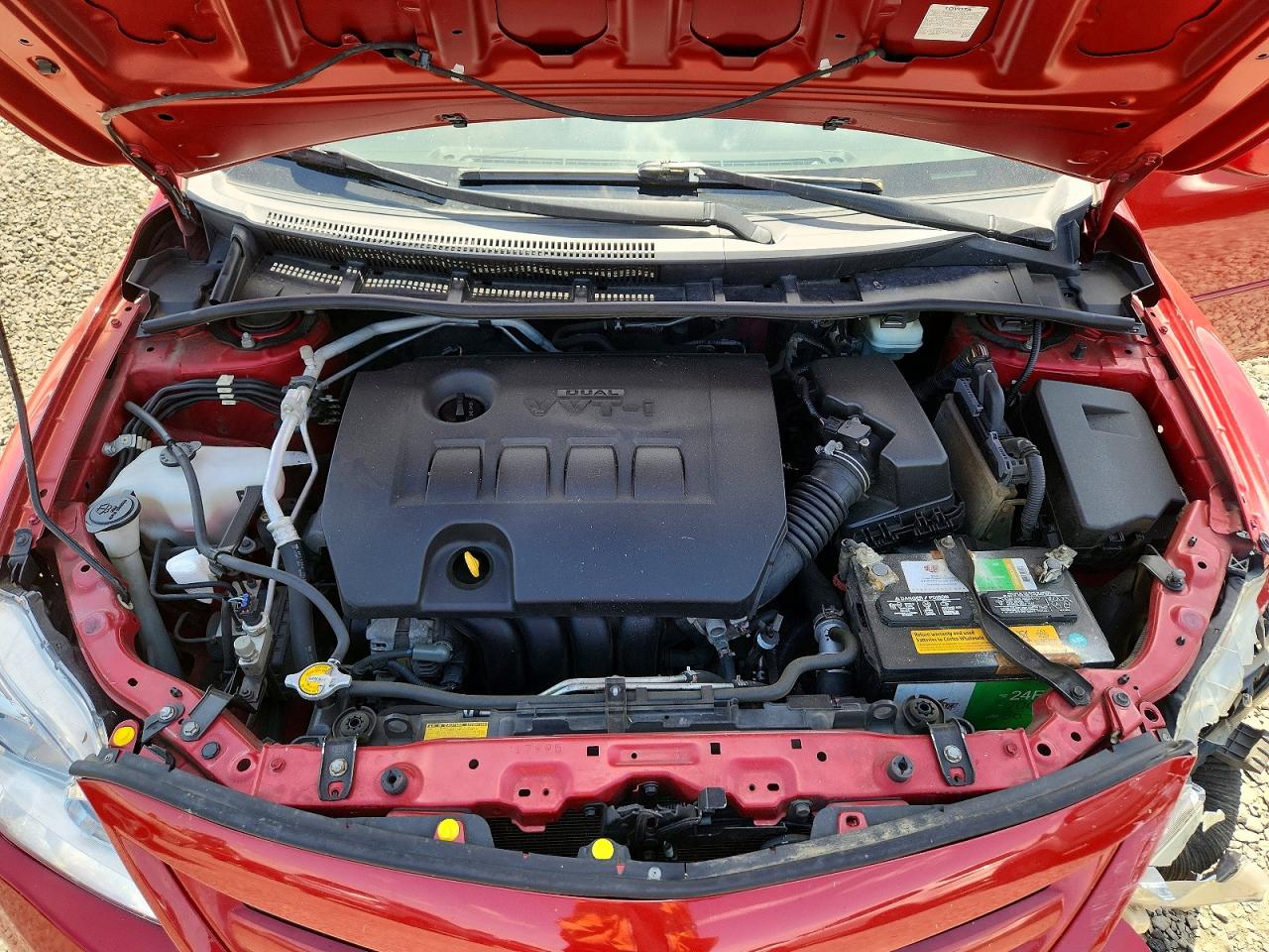 2011 Toyota Corolla Le Red vin: JTDBU4EE5B9161323