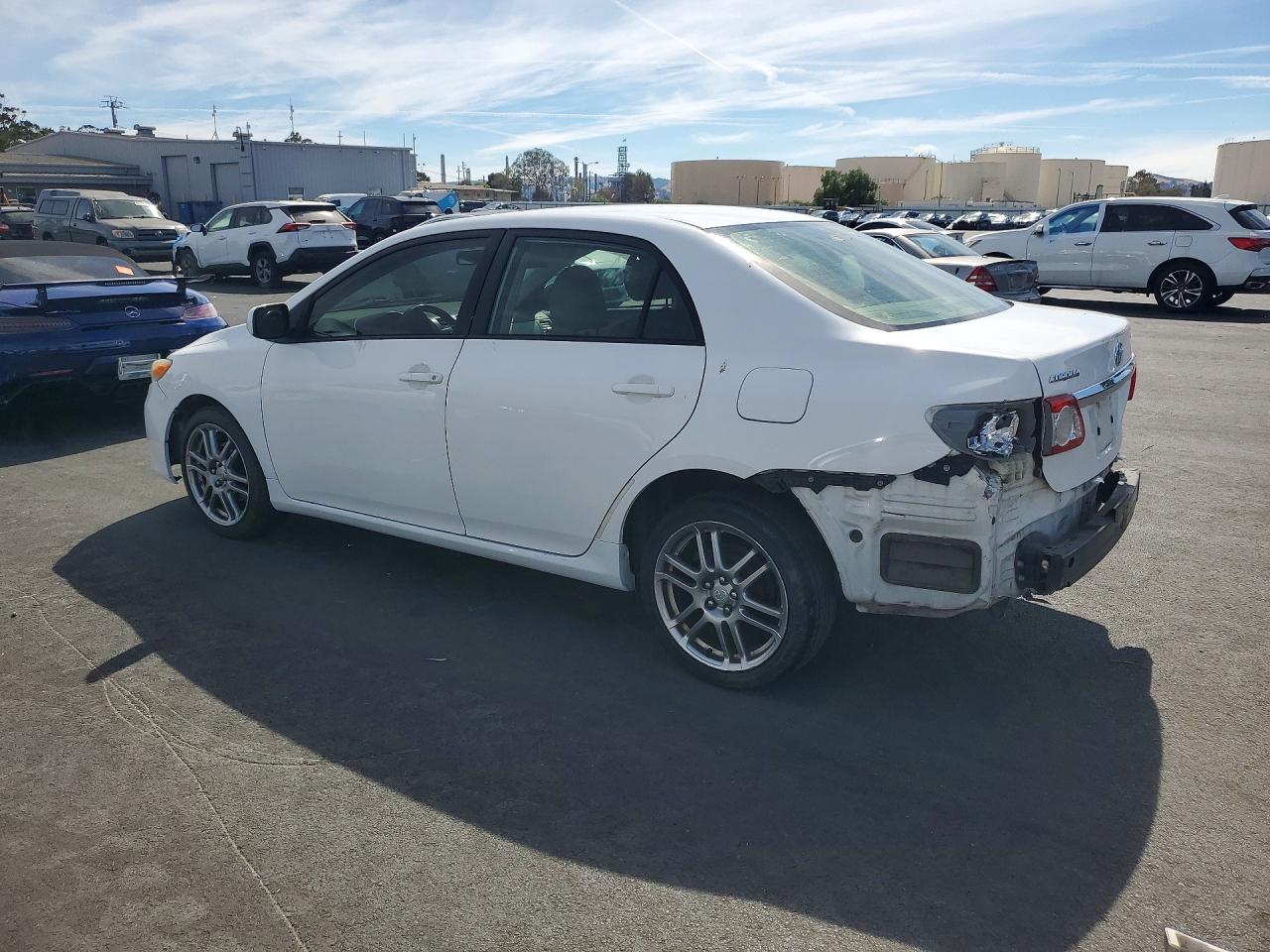 2011 Toyota Corolla Le White vin: JTDBU4EE5B9161838