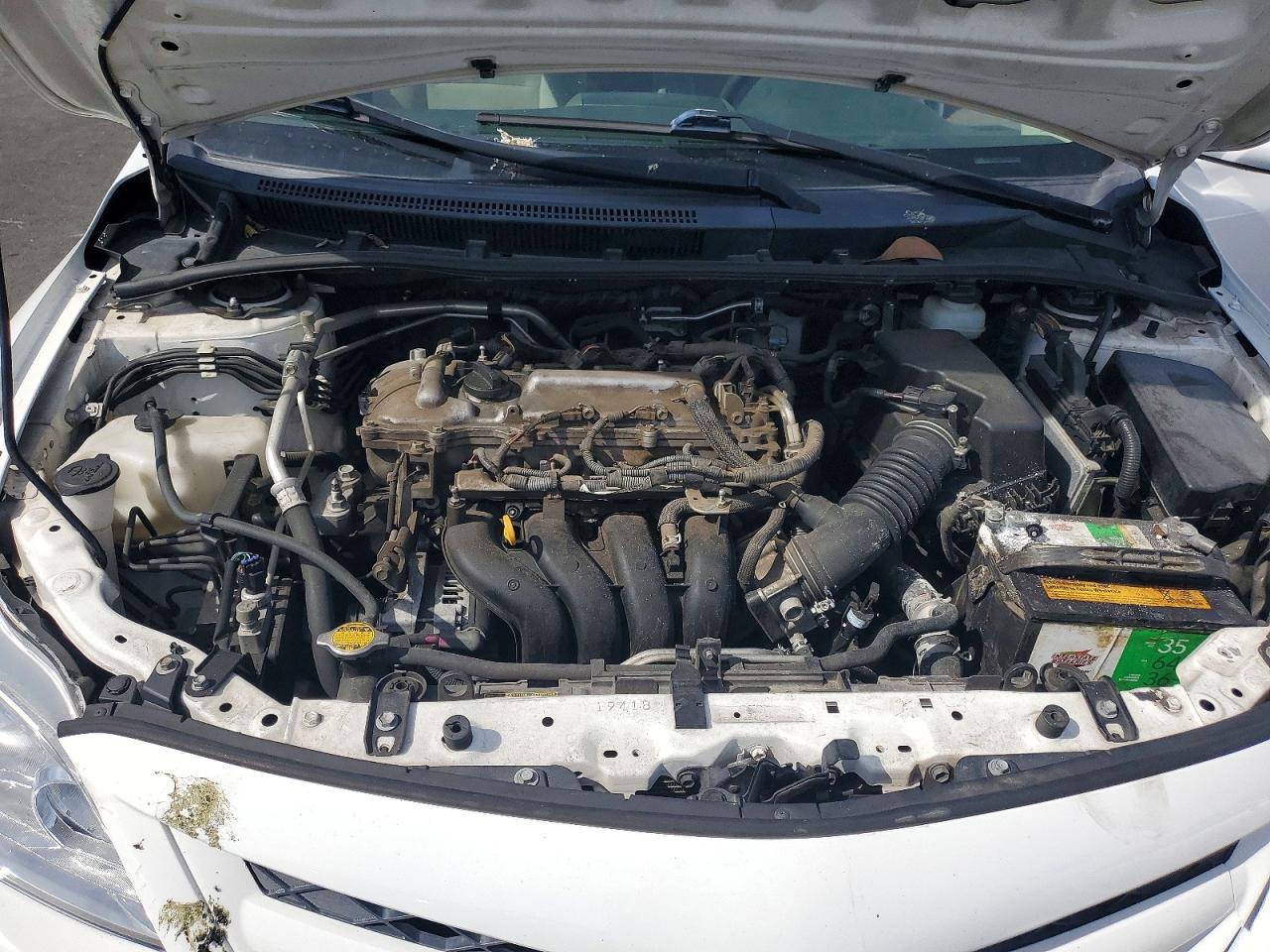 2011 Toyota Corolla Le White vin: JTDBU4EE5B9161838