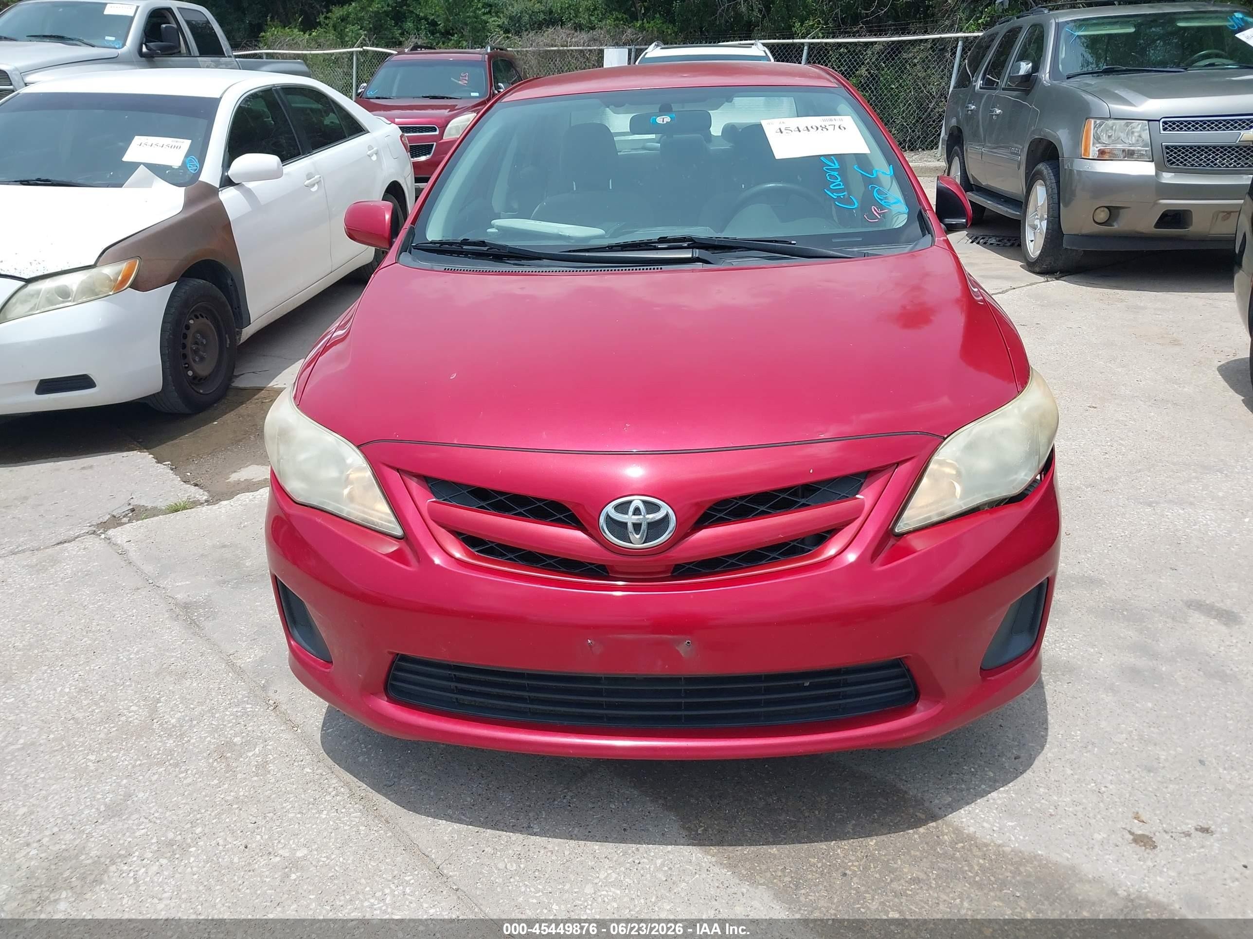 2011 Toyota Corolla Le Red vin: JTDBU4EE5BJ100276