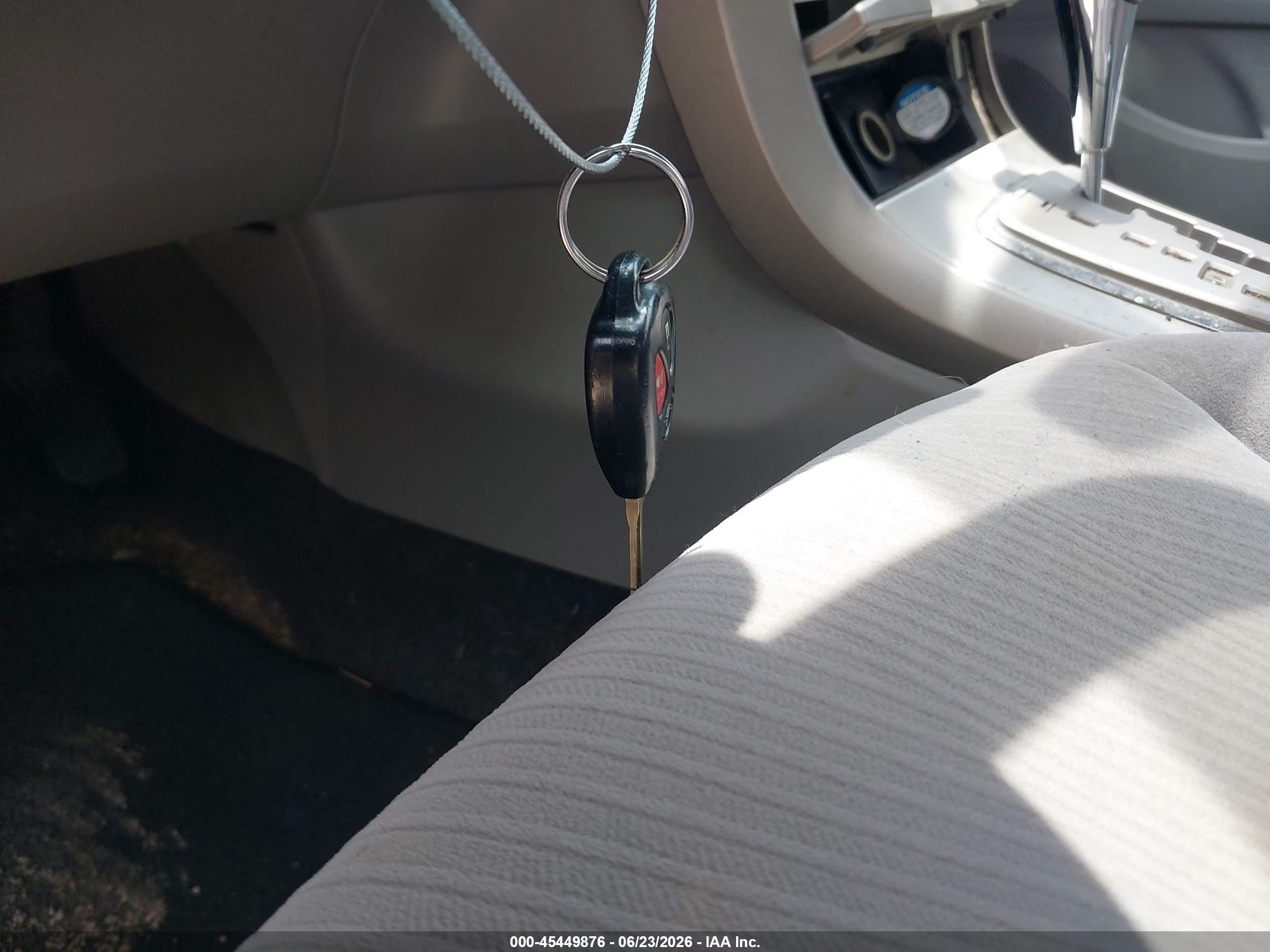 2011 Toyota Corolla Le Red vin: JTDBU4EE5BJ100276