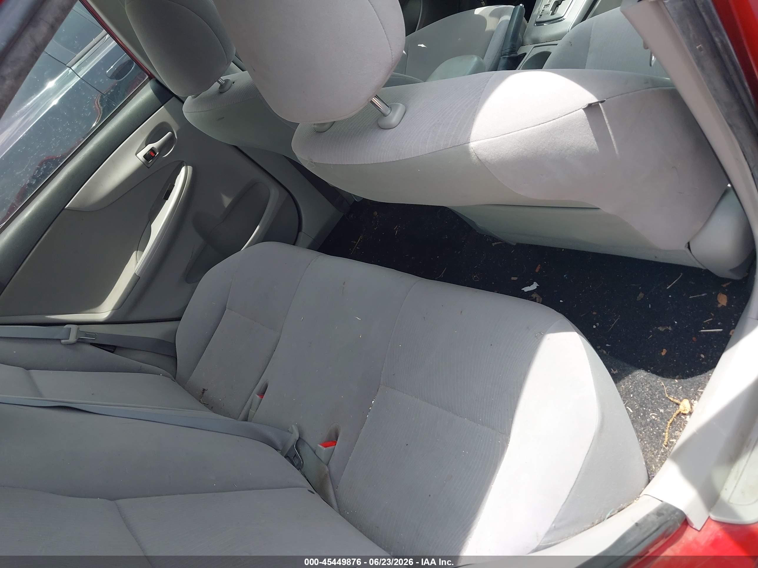 2011 Toyota Corolla Le Red vin: JTDBU4EE5BJ100276