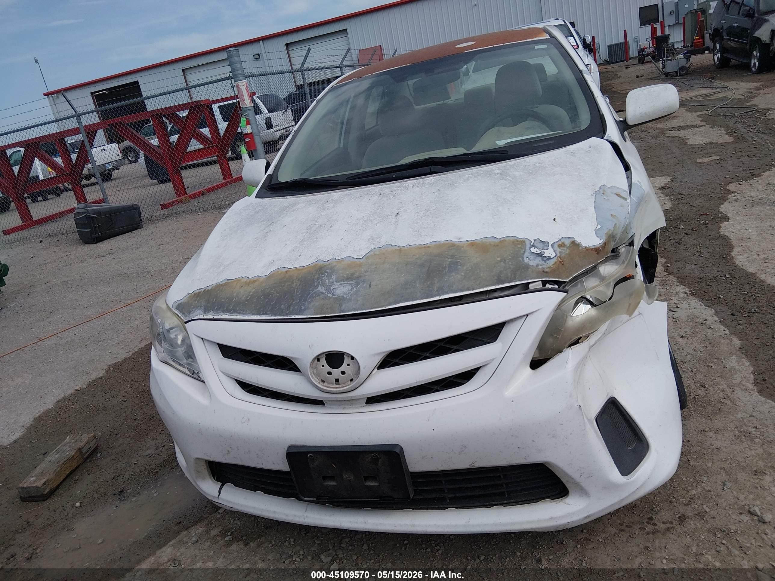 2011 Toyota Corolla Le Белый vin: JTDBU4EE5BJ102383