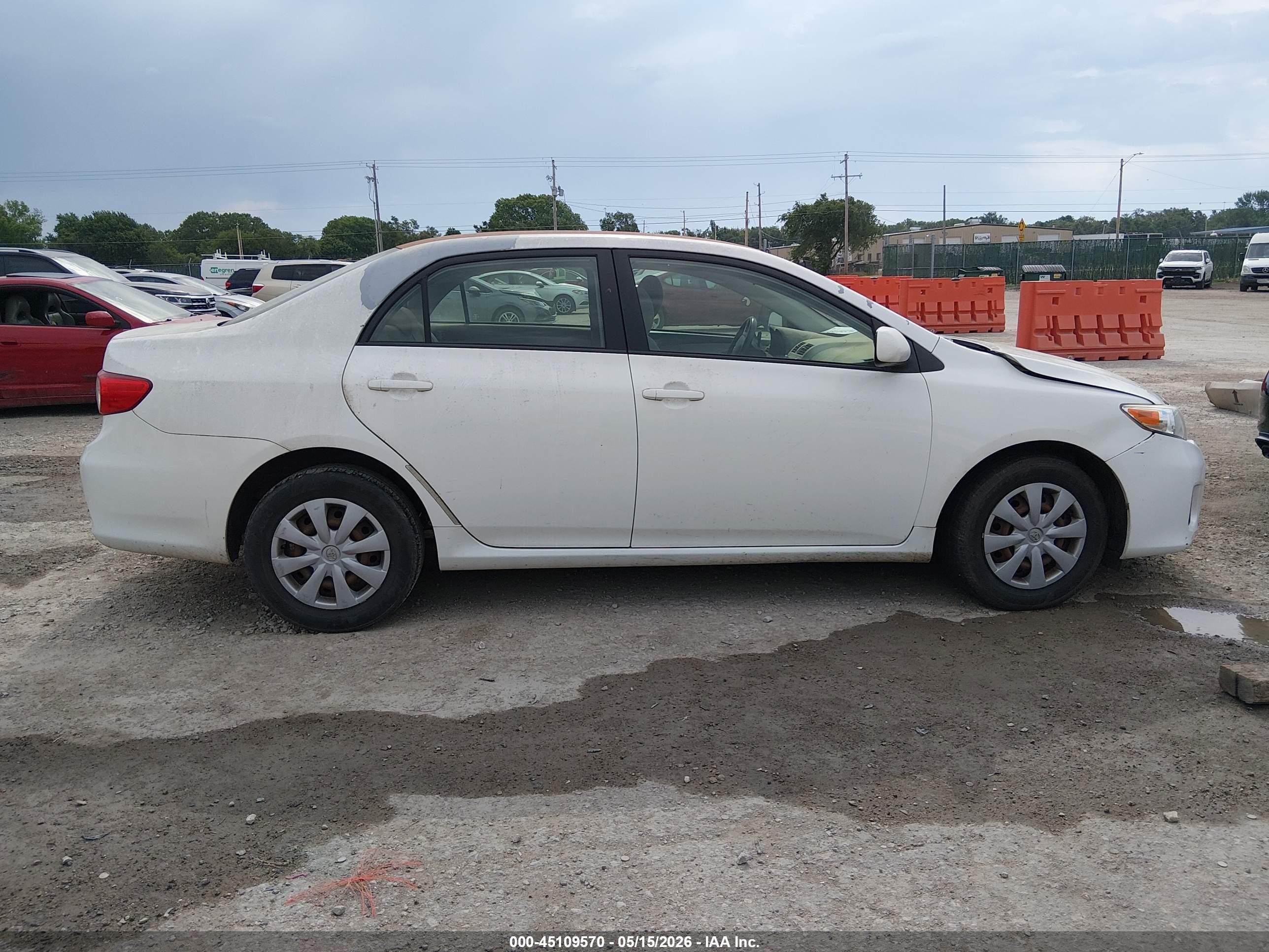 2011 Toyota Corolla Le Белый vin: JTDBU4EE5BJ102383