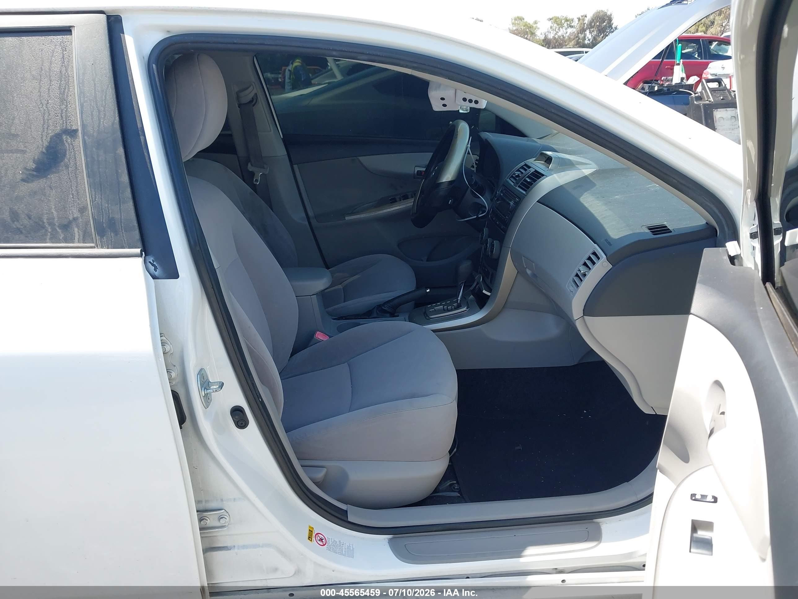 2012 Toyota Corolla Le White vin: JTDBU4EE5C9169875