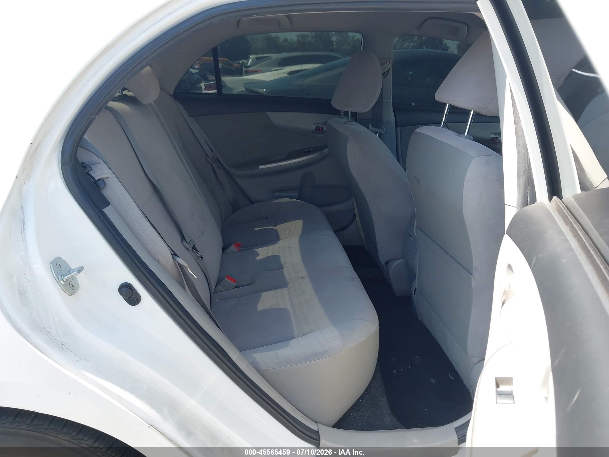 2012 Toyota Corolla Le White vin: JTDBU4EE5C9169875