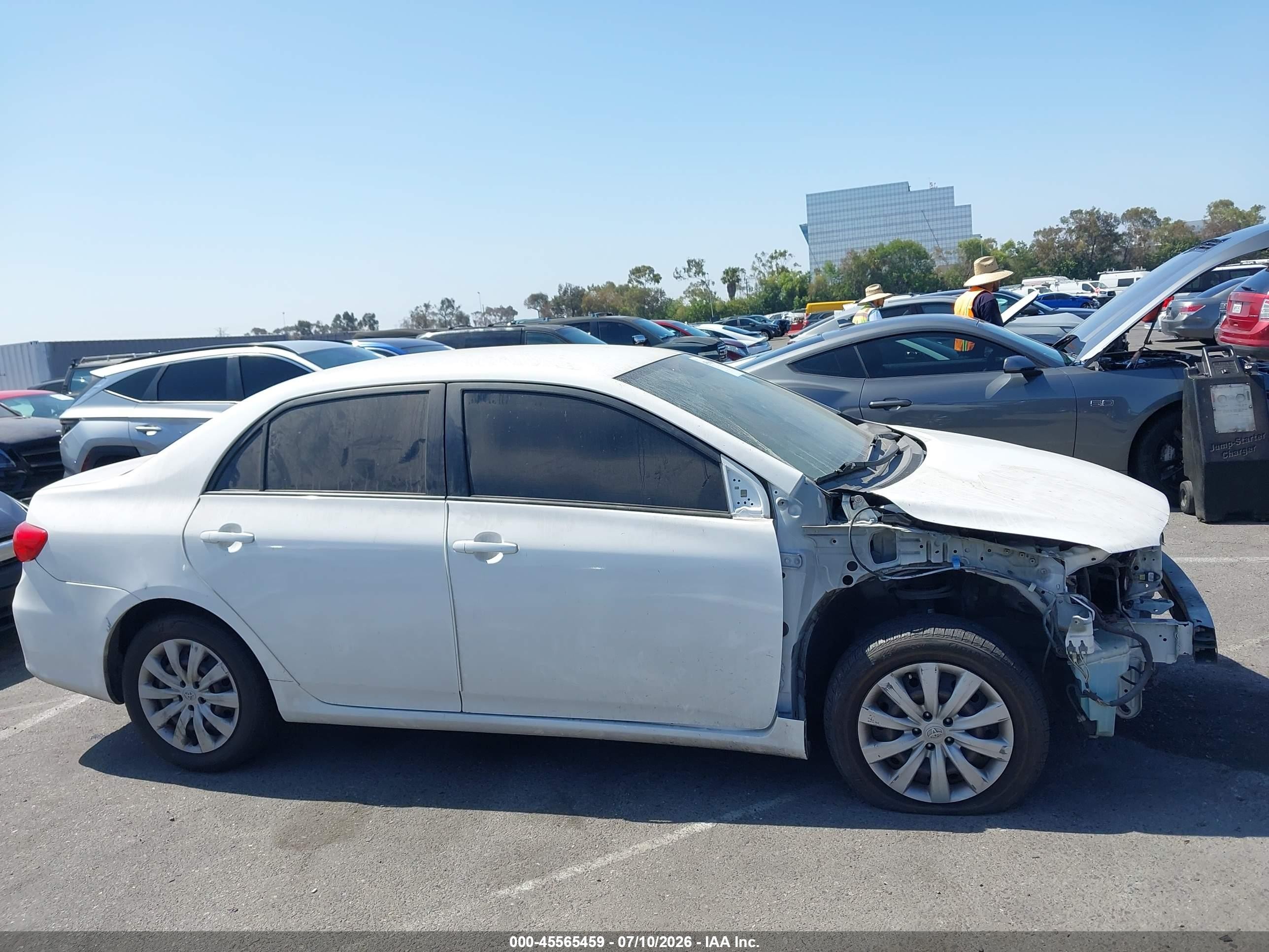2012 Toyota Corolla Le White vin: JTDBU4EE5C9169875