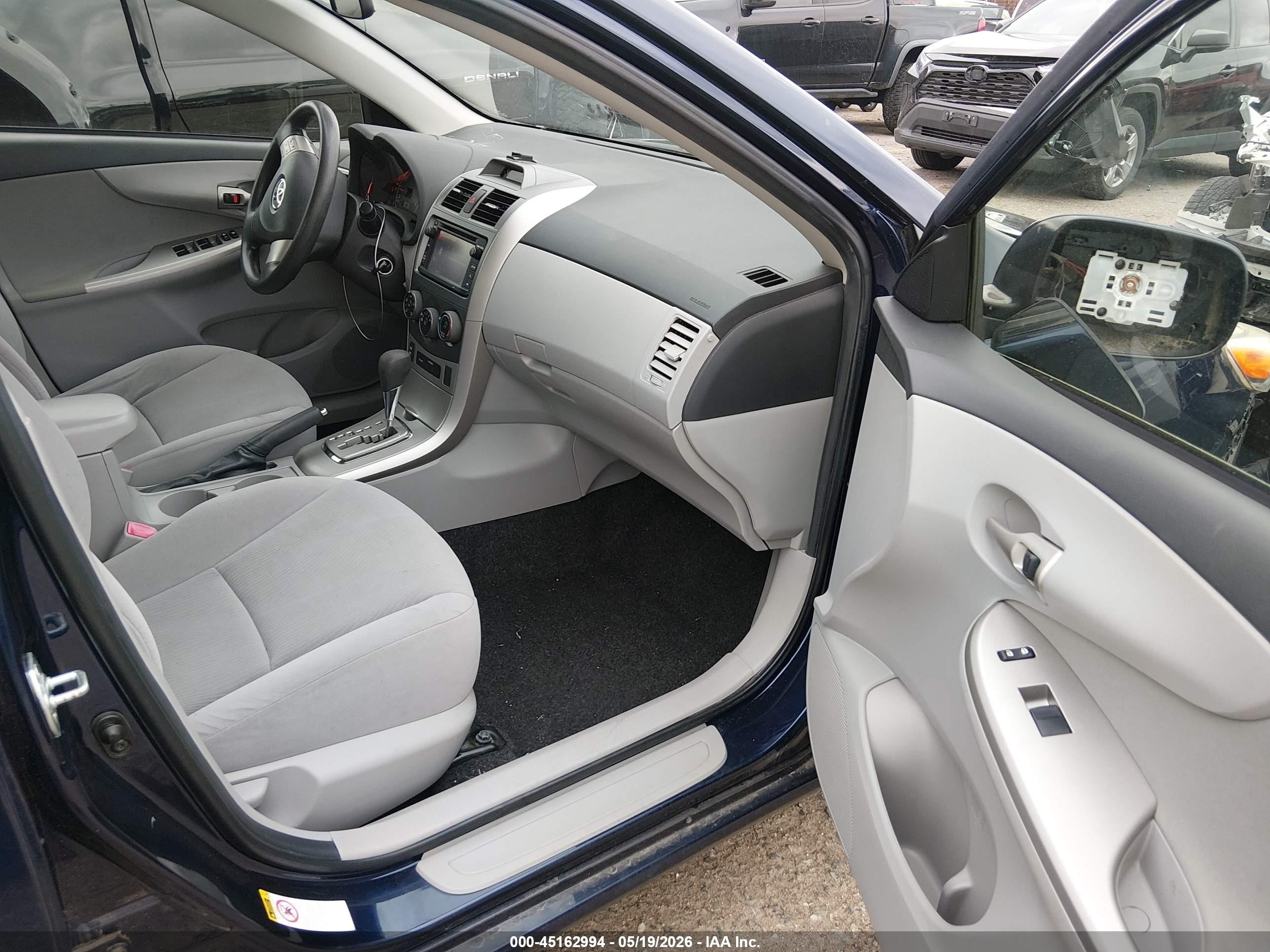 2013 Toyota Corolla Le Blue vin: JTDBU4EE5DJ115993