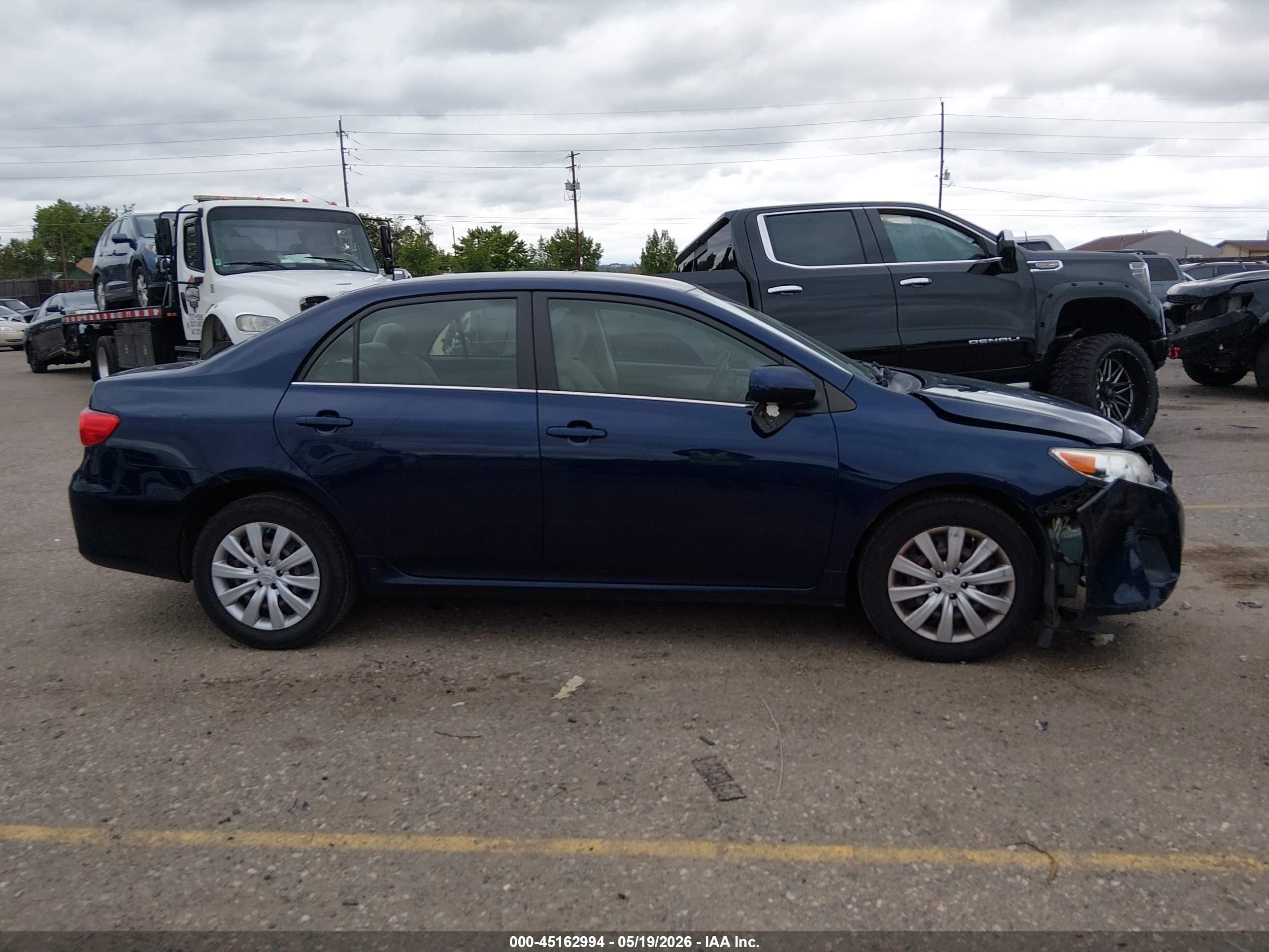 2013 Toyota Corolla Le Blue vin: JTDBU4EE5DJ115993