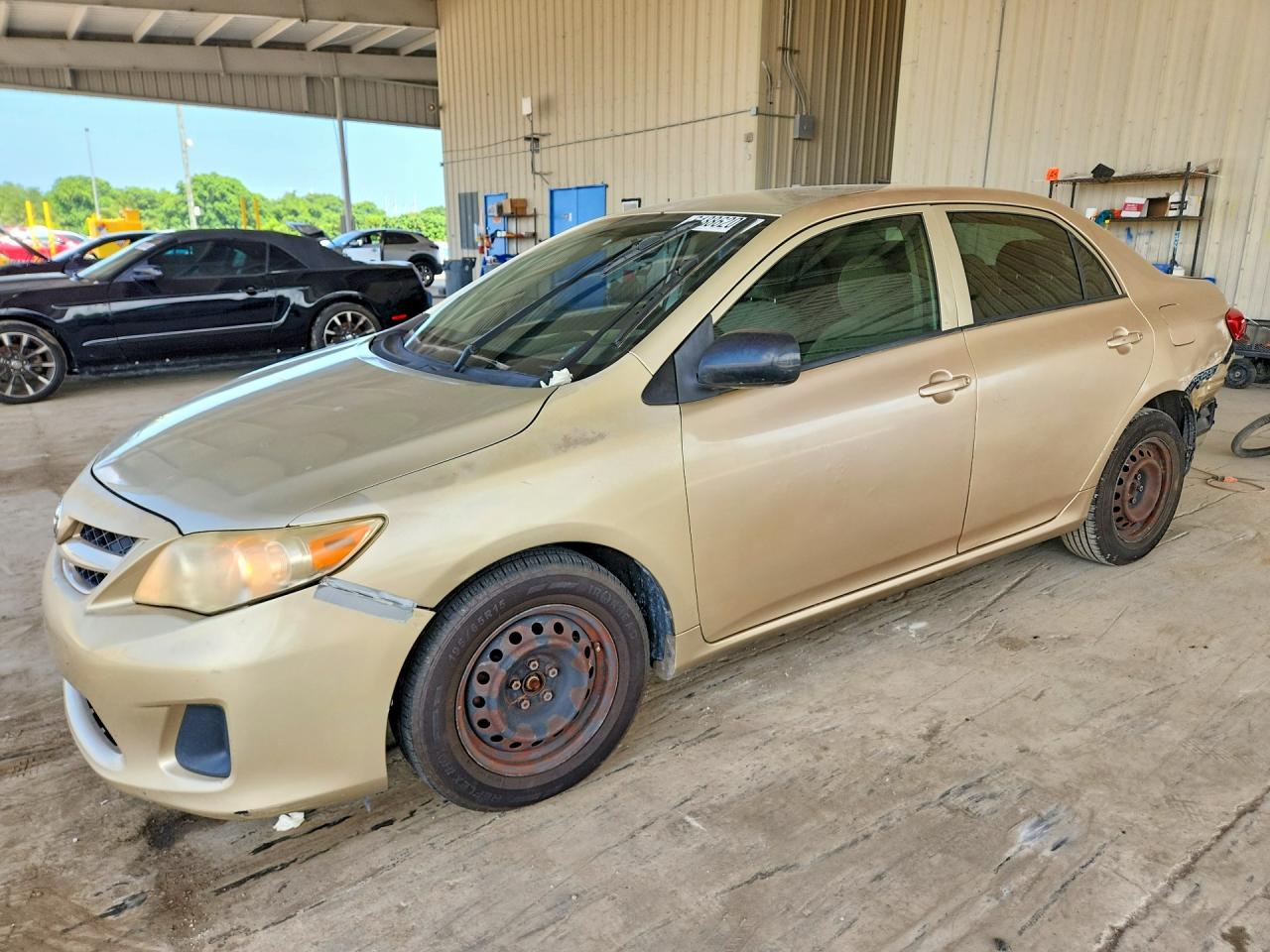2013 Toyota Corolla L Gold vin: JTDBU4EE5DJ119235