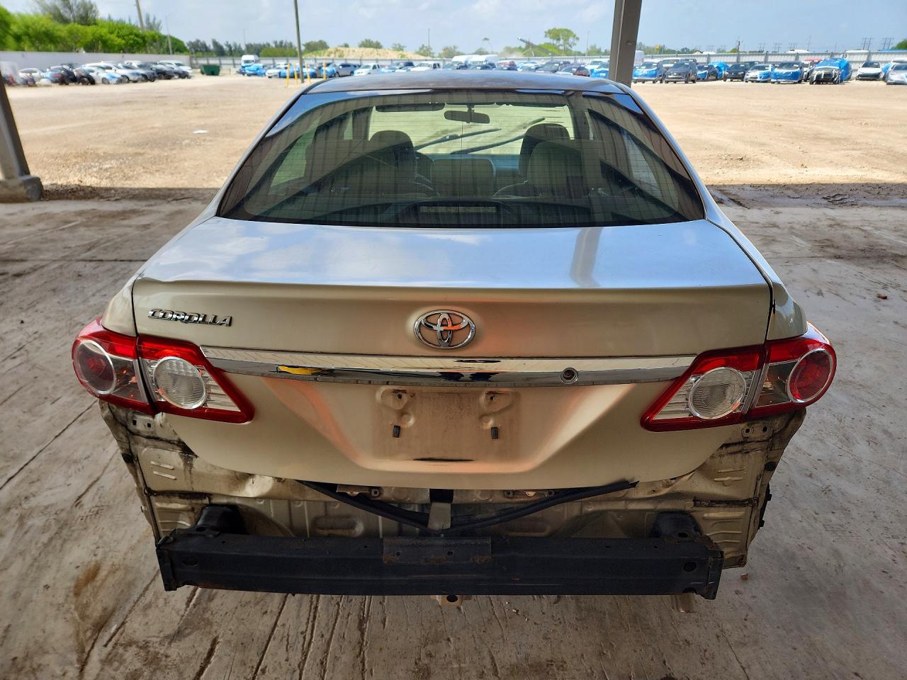 2013 Toyota Corolla L Gold vin: JTDBU4EE5DJ119235