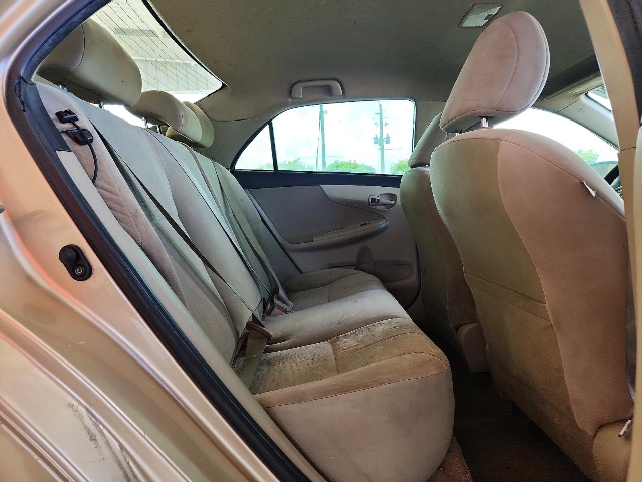 2013 Toyota Corolla L Gold vin: JTDBU4EE5DJ119235