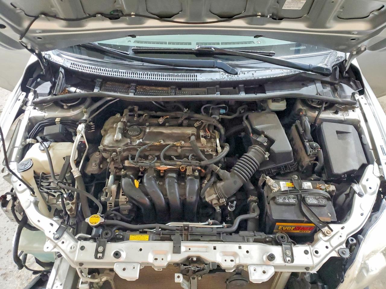 2010 Toyota Corolla Le Серебряный vin: JTDBU4EE6AJ065987