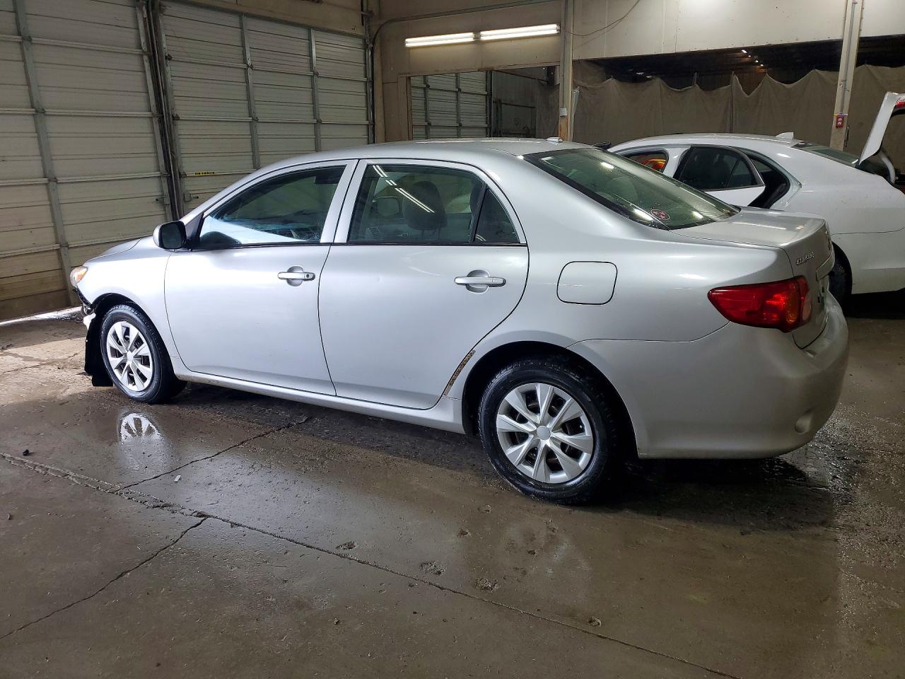 2010 Toyota Corolla Le Серебряный vin: JTDBU4EE6AJ065987