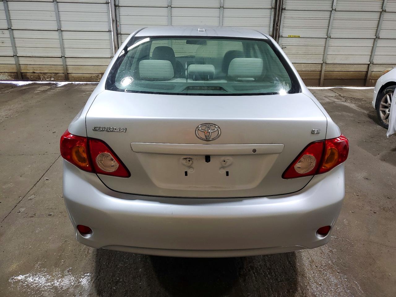 2010 Toyota Corolla Le Серебряный vin: JTDBU4EE6AJ065987