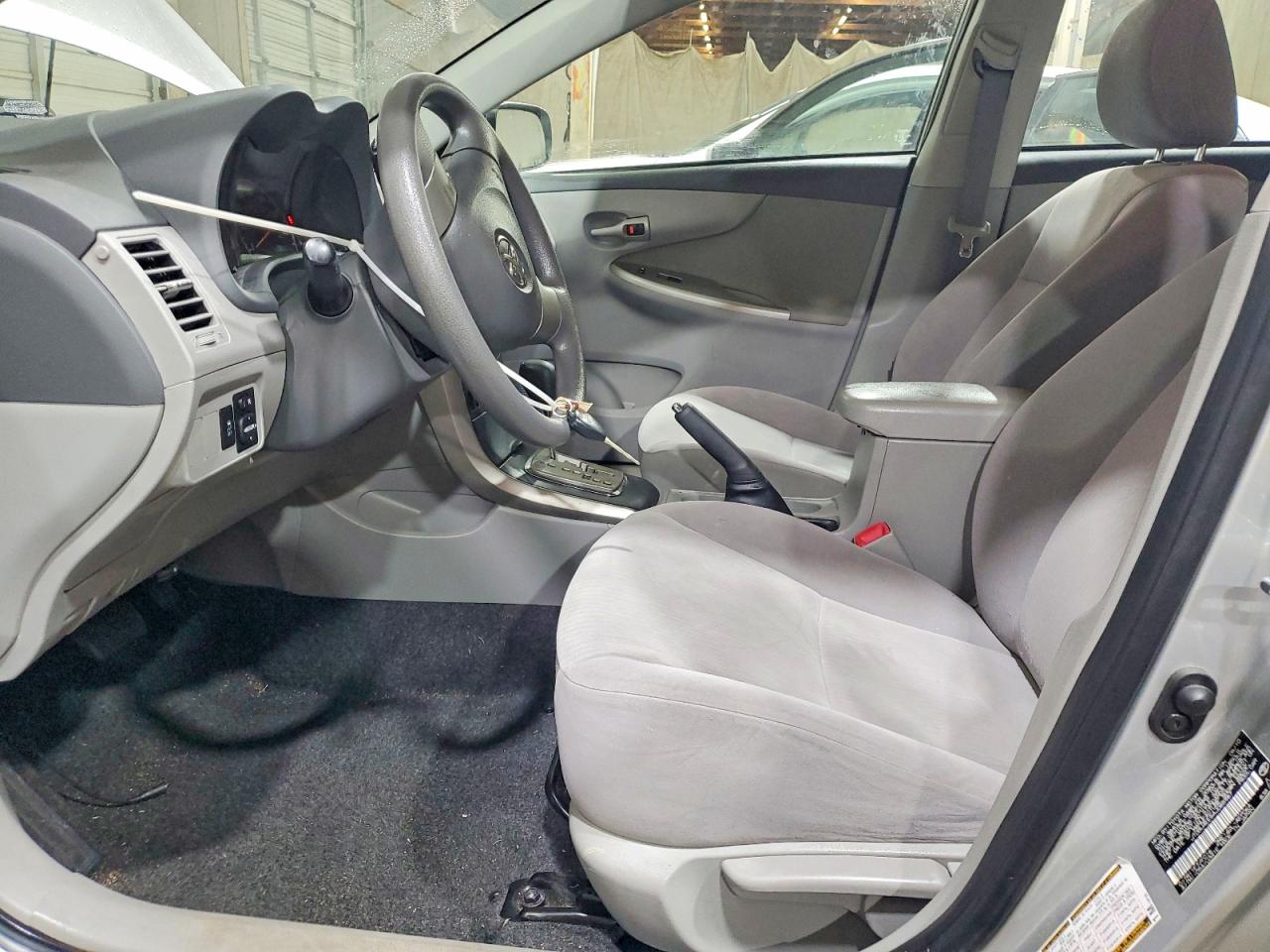 2010 Toyota Corolla Le Серебряный vin: JTDBU4EE6AJ065987