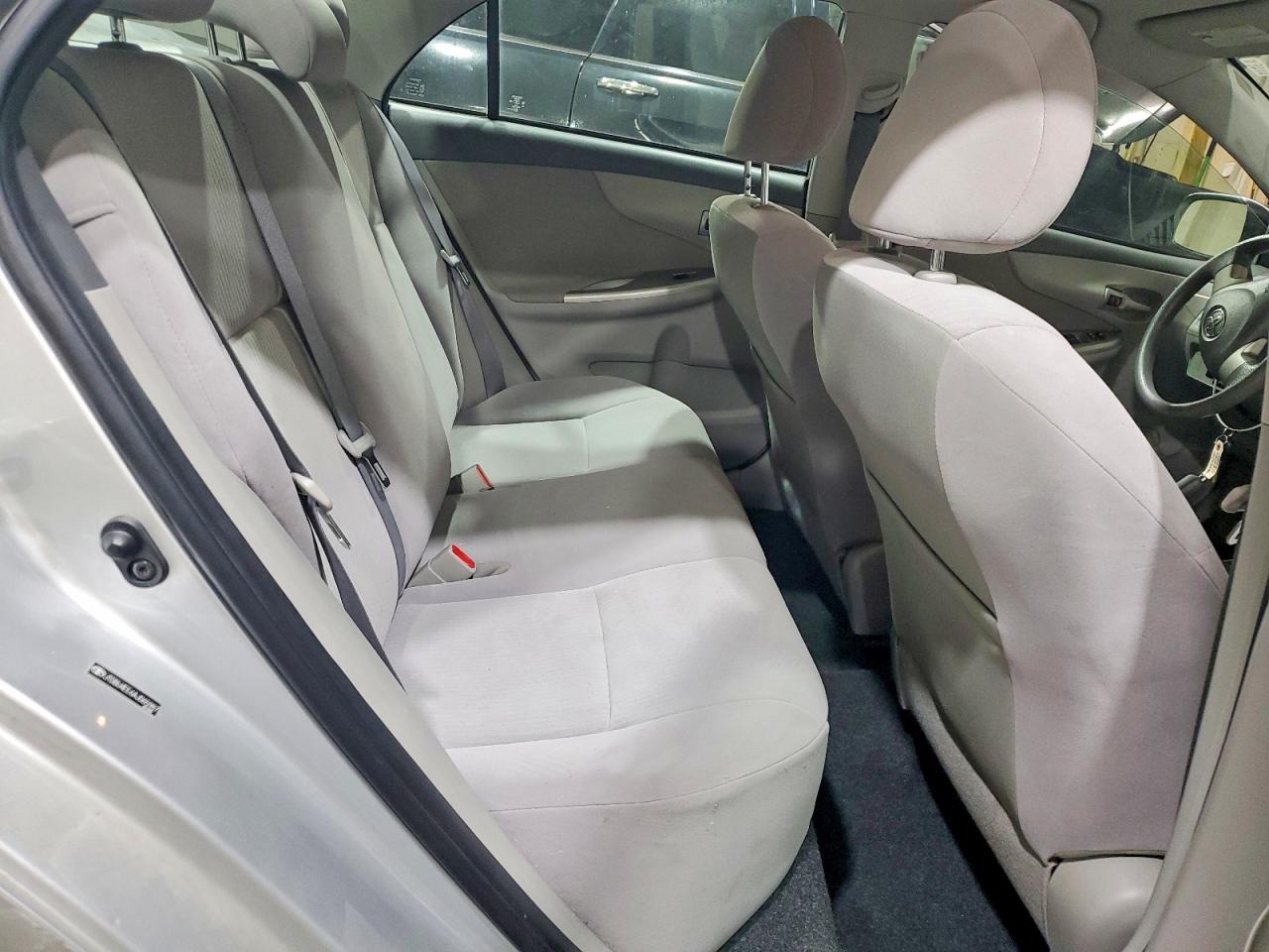 2010 Toyota Corolla Le Серебряный vin: JTDBU4EE6AJ065987