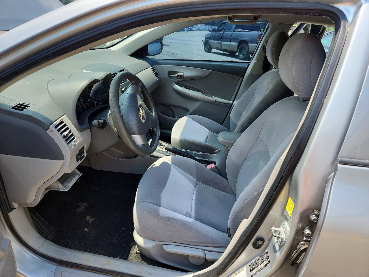 2010 Toyota Corolla Le Silver vin: JTDBU4EE6AJ070610