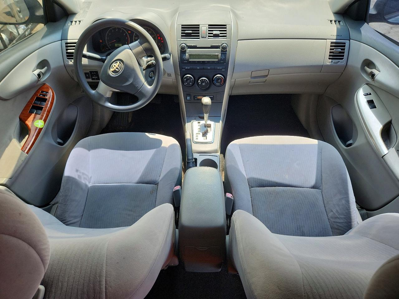 2010 Toyota Corolla Le Silver vin: JTDBU4EE6AJ070610