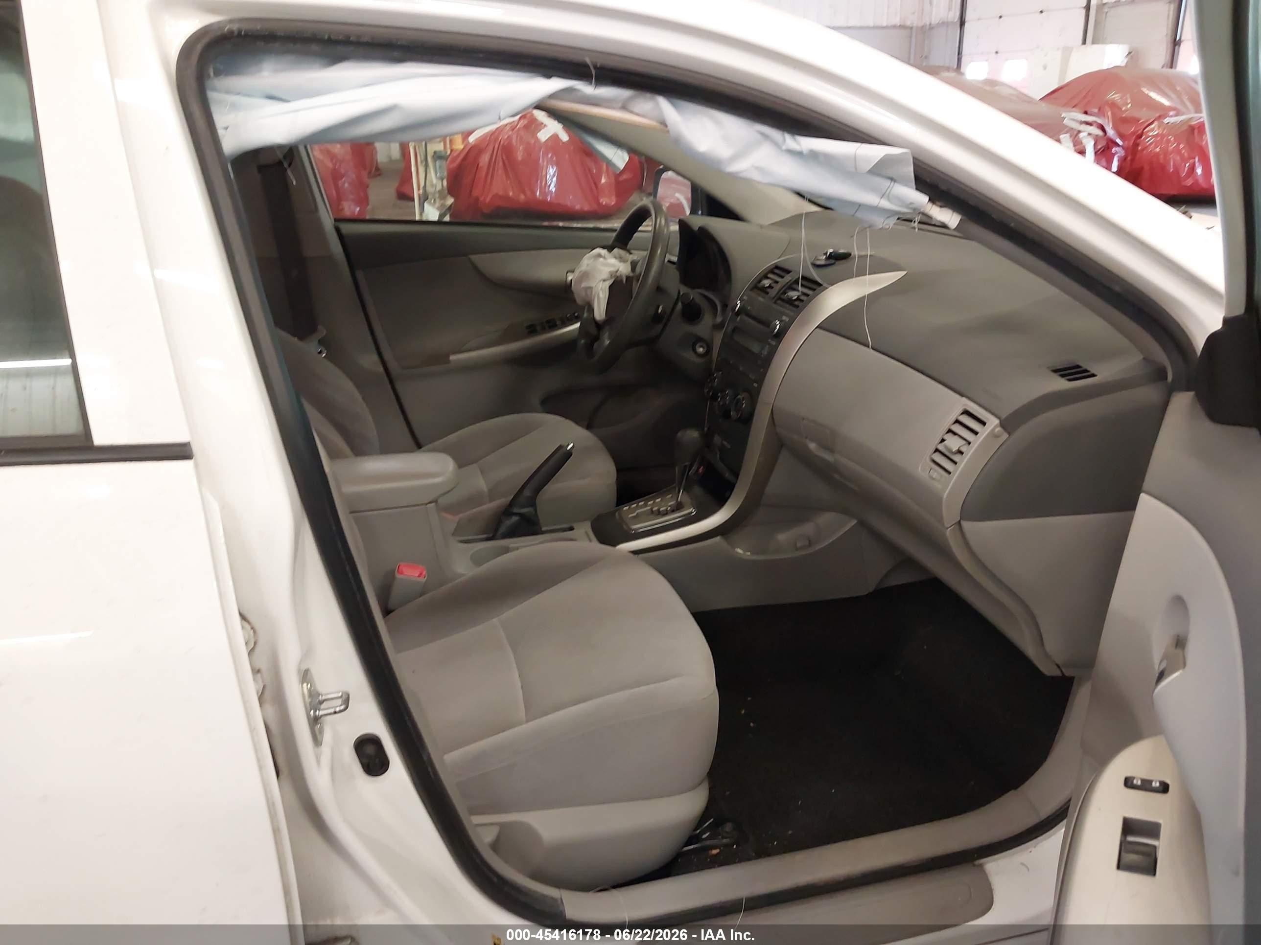 2010 Toyota Corolla Le White vin: JTDBU4EE6AJ079131