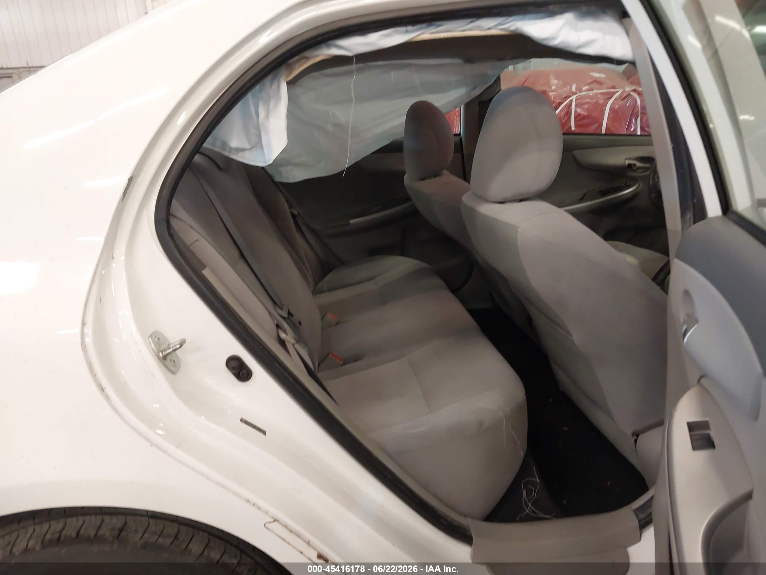 2010 Toyota Corolla Le White vin: JTDBU4EE6AJ079131