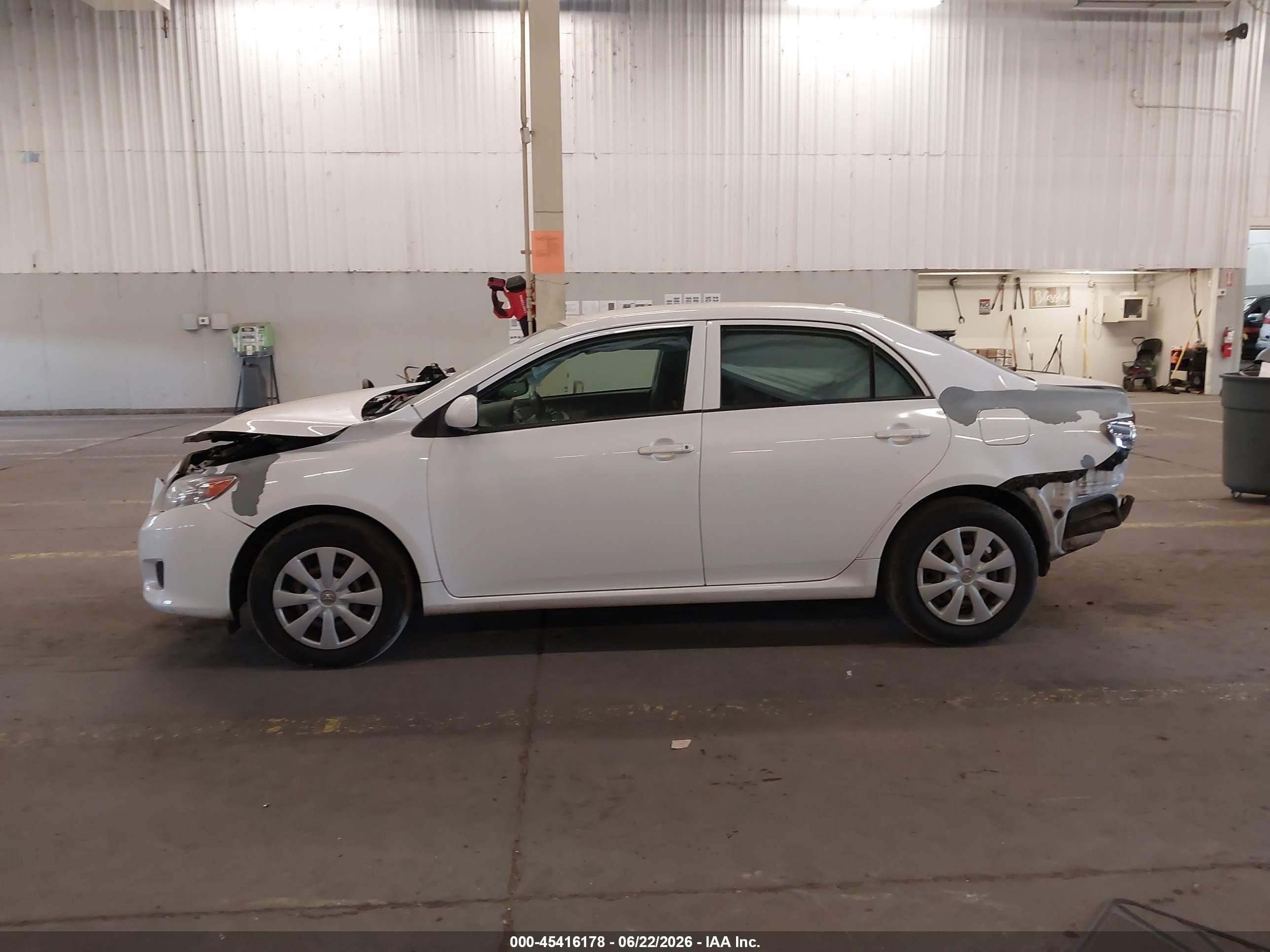 2010 Toyota Corolla Le White vin: JTDBU4EE6AJ079131