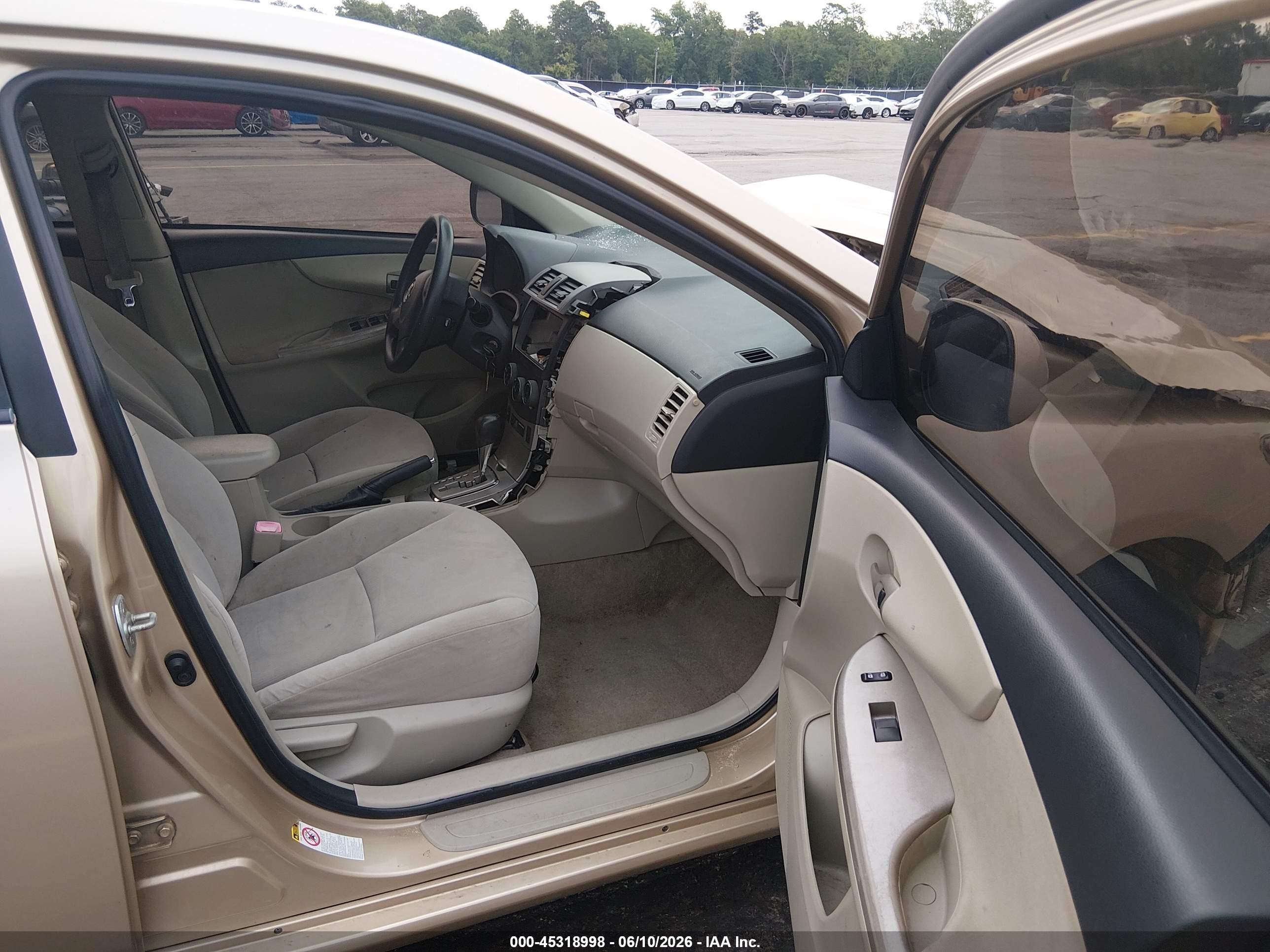 2011 Toyota Corolla Le Gold vin: JTDBU4EE6B9131148