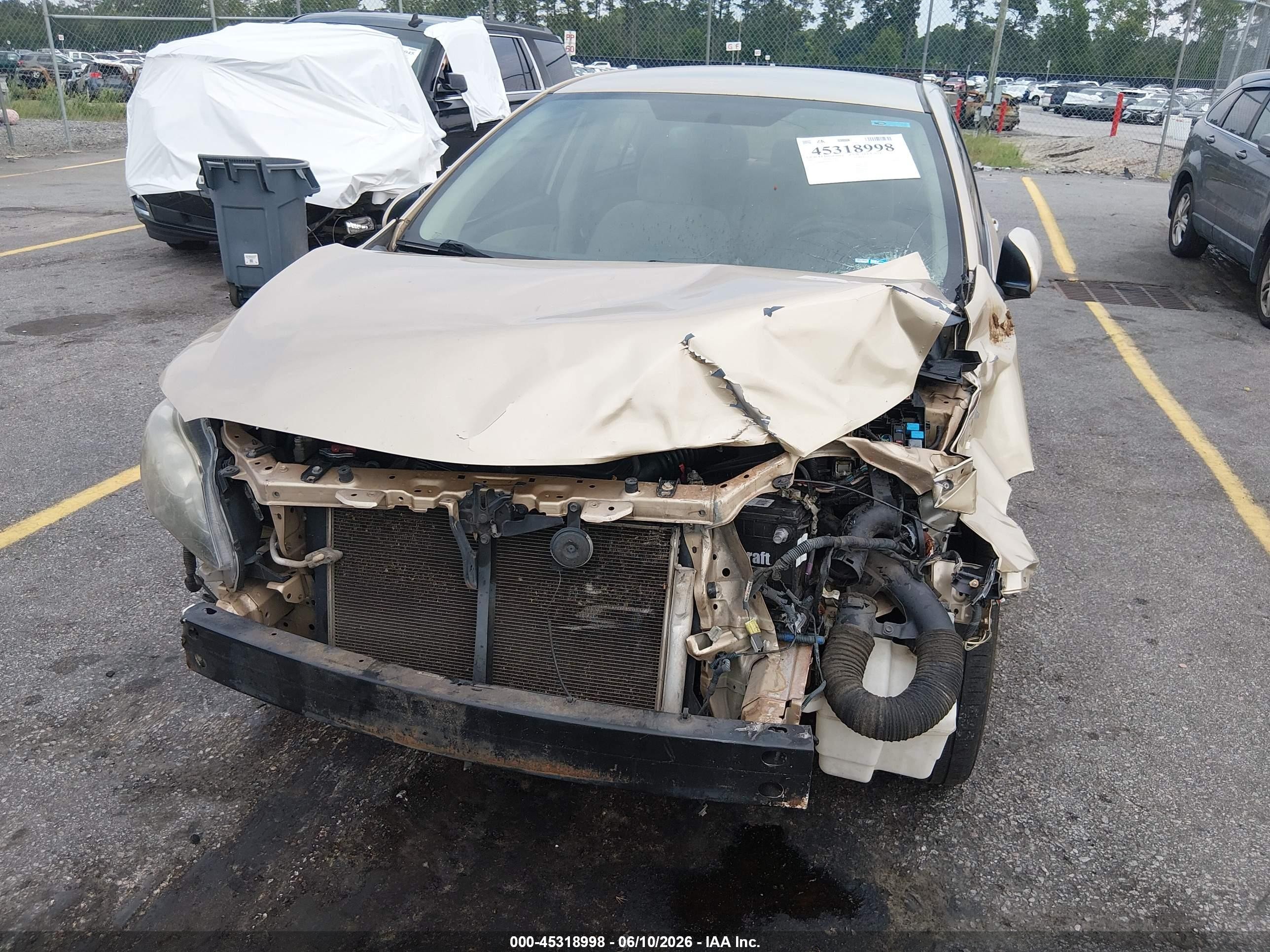 2011 Toyota Corolla Le Gold vin: JTDBU4EE6B9131148
