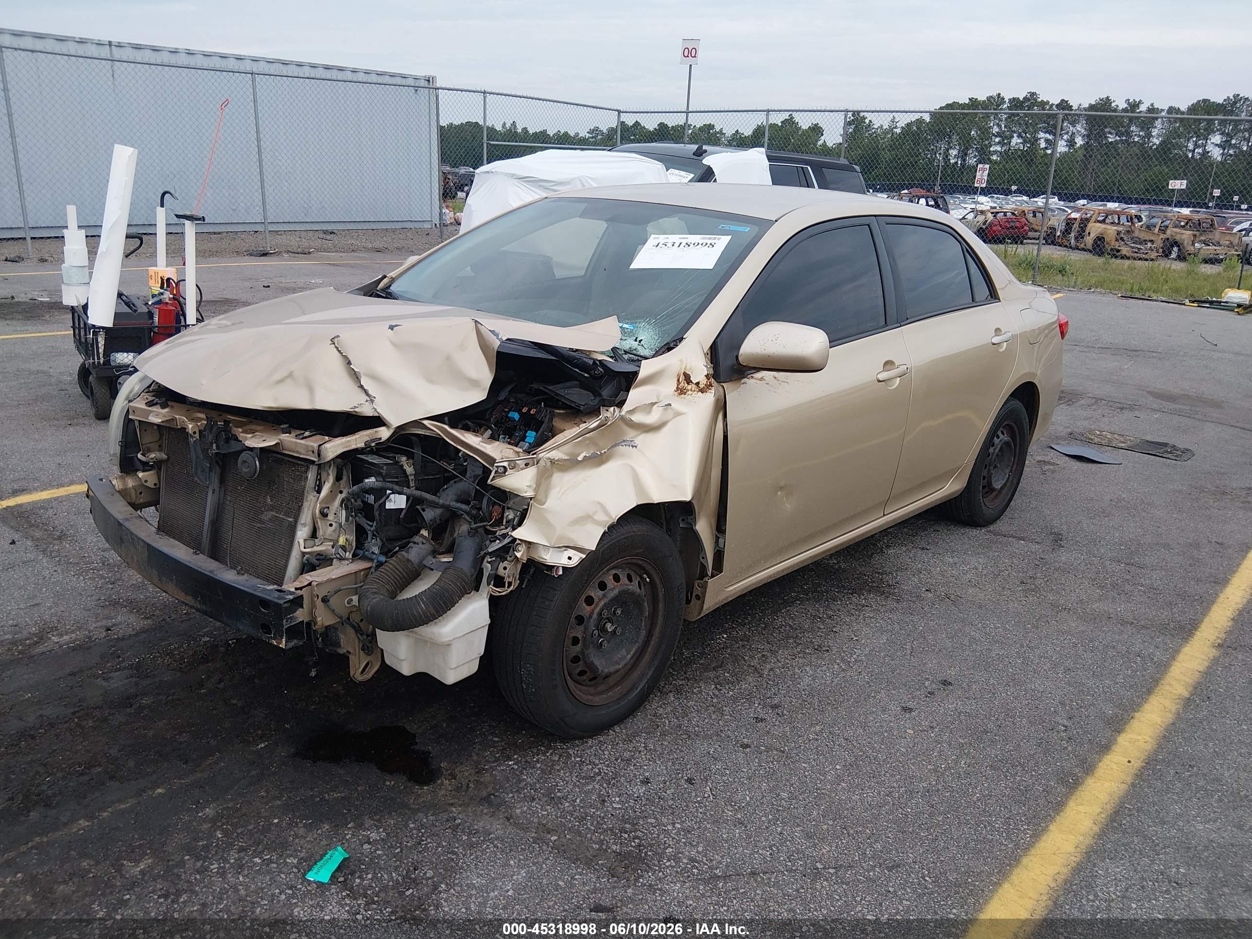 2011 Toyota Corolla Le Gold vin: JTDBU4EE6B9131148