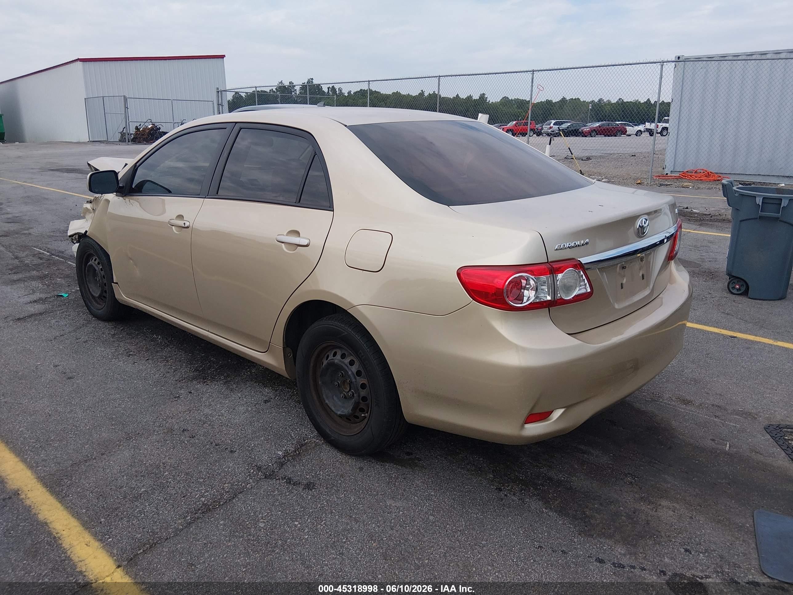 2011 Toyota Corolla Le Gold vin: JTDBU4EE6B9131148