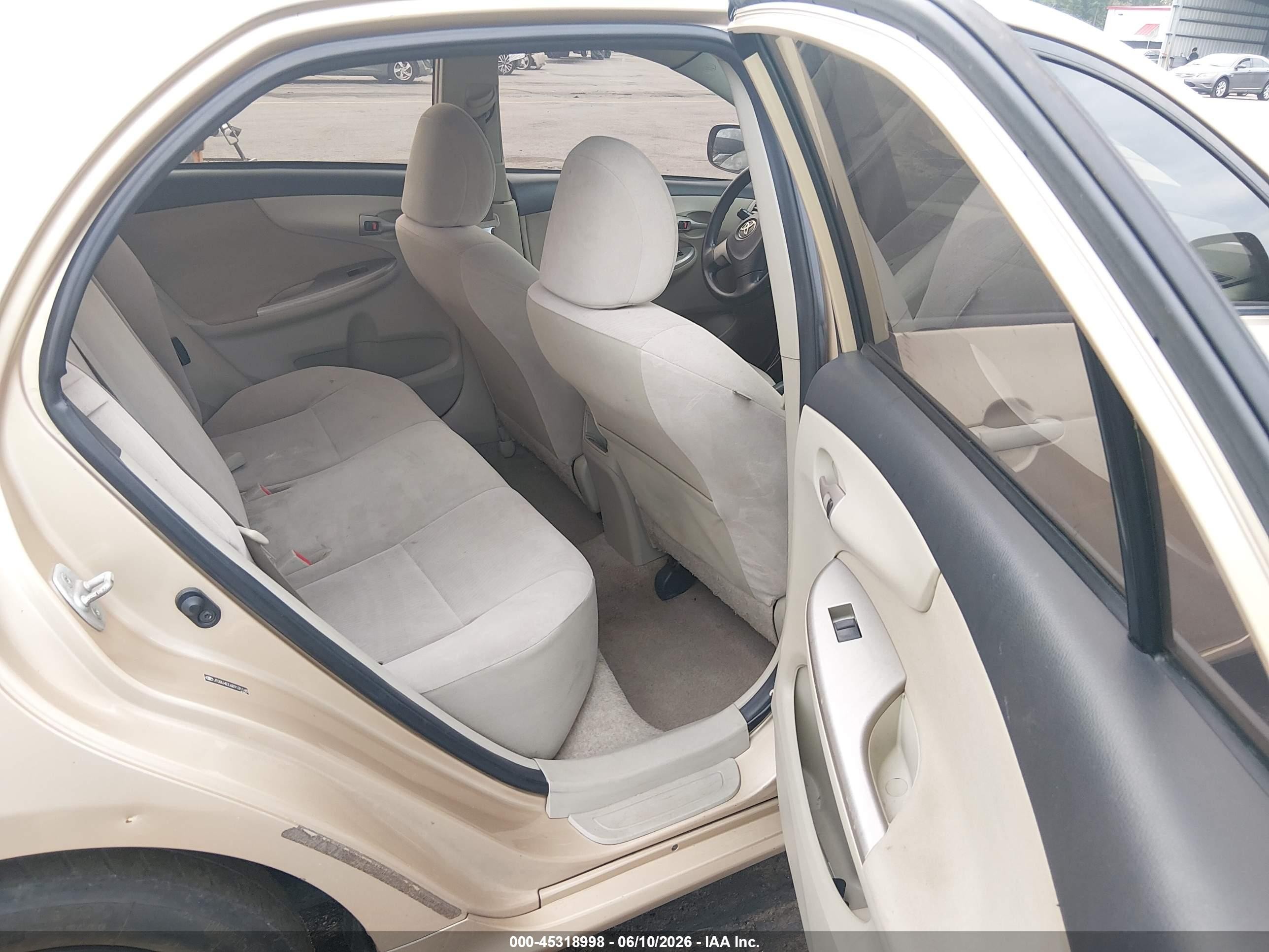 2011 Toyota Corolla Le Gold vin: JTDBU4EE6B9131148