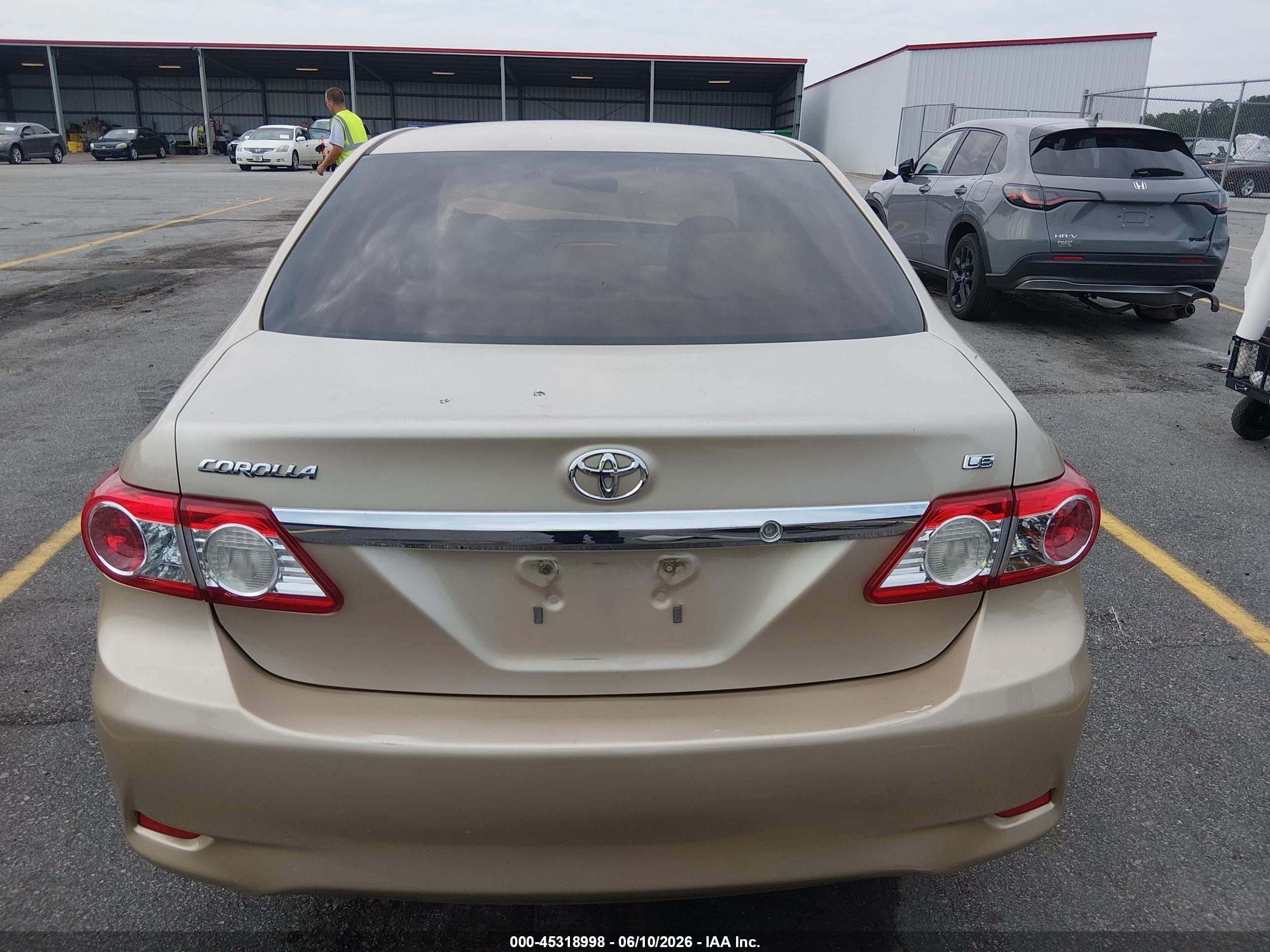 2011 Toyota Corolla Le Gold vin: JTDBU4EE6B9131148