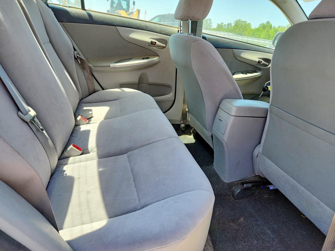 2011 Toyota Corolla Le Gray vin: JTDBU4EE6B9139217