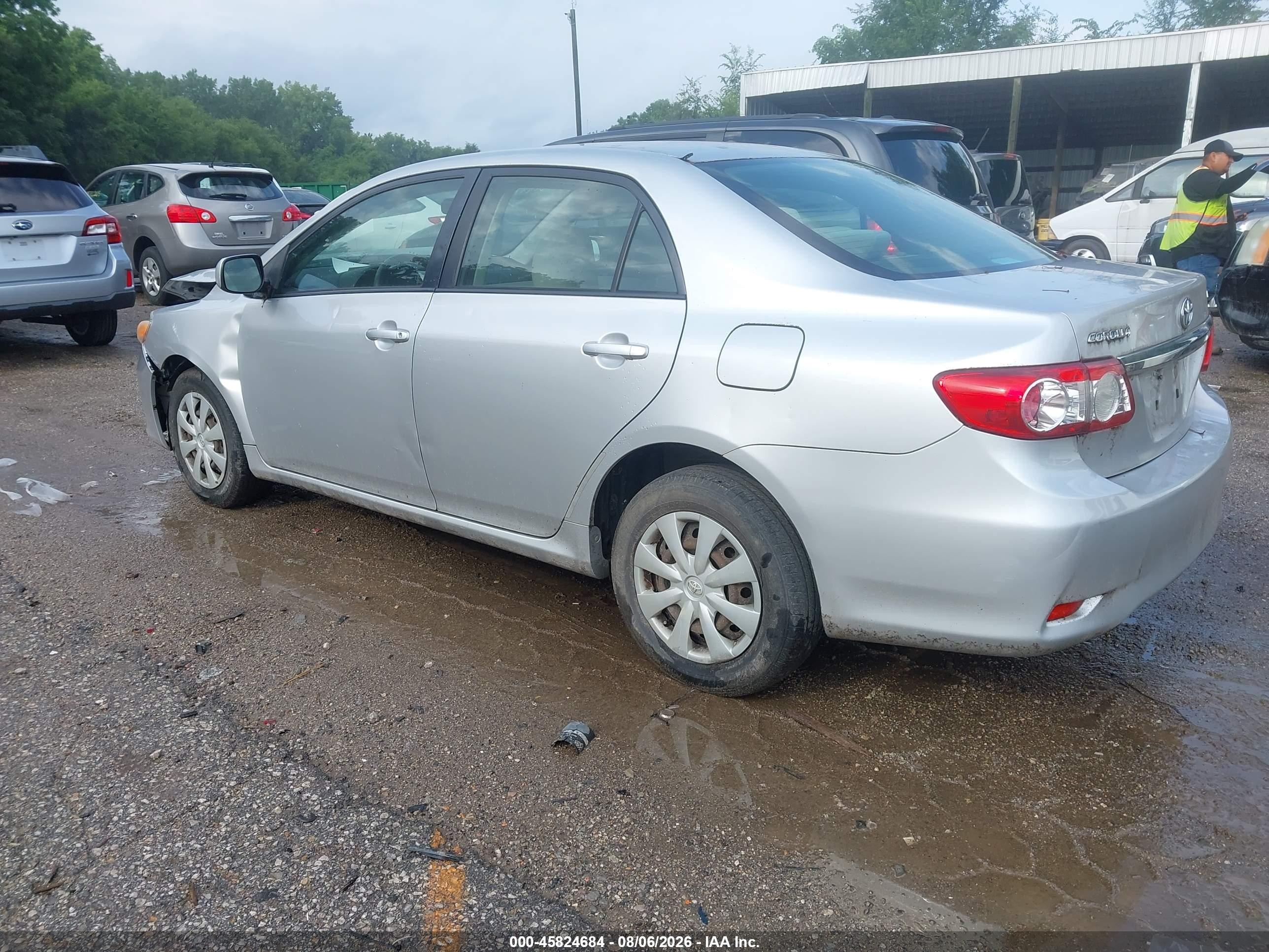 2011 Toyota Corolla Le Silver vin: JTDBU4EE6B9142313