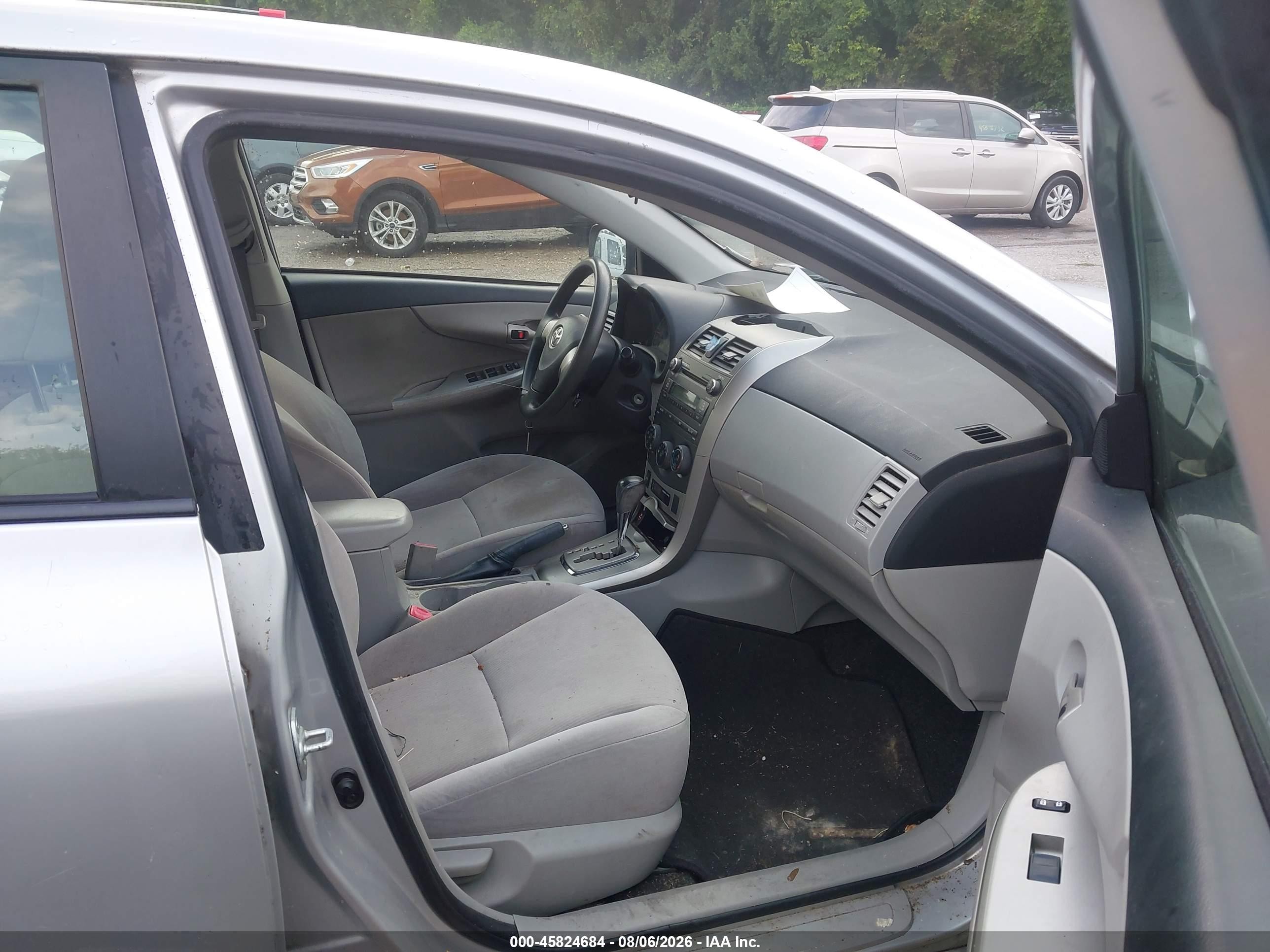 2011 Toyota Corolla Le Silver vin: JTDBU4EE6B9142313