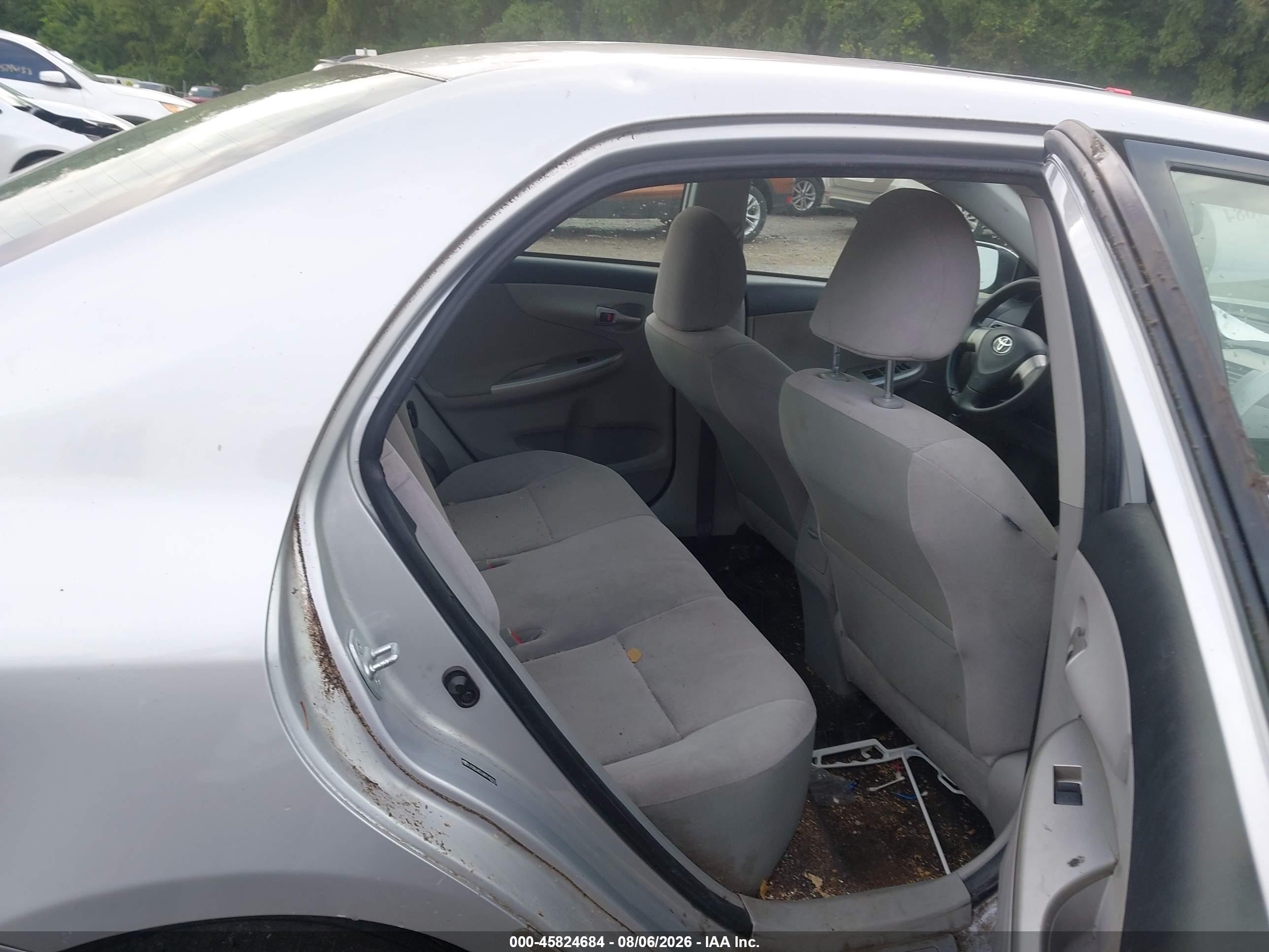 2011 Toyota Corolla Le Silver vin: JTDBU4EE6B9142313