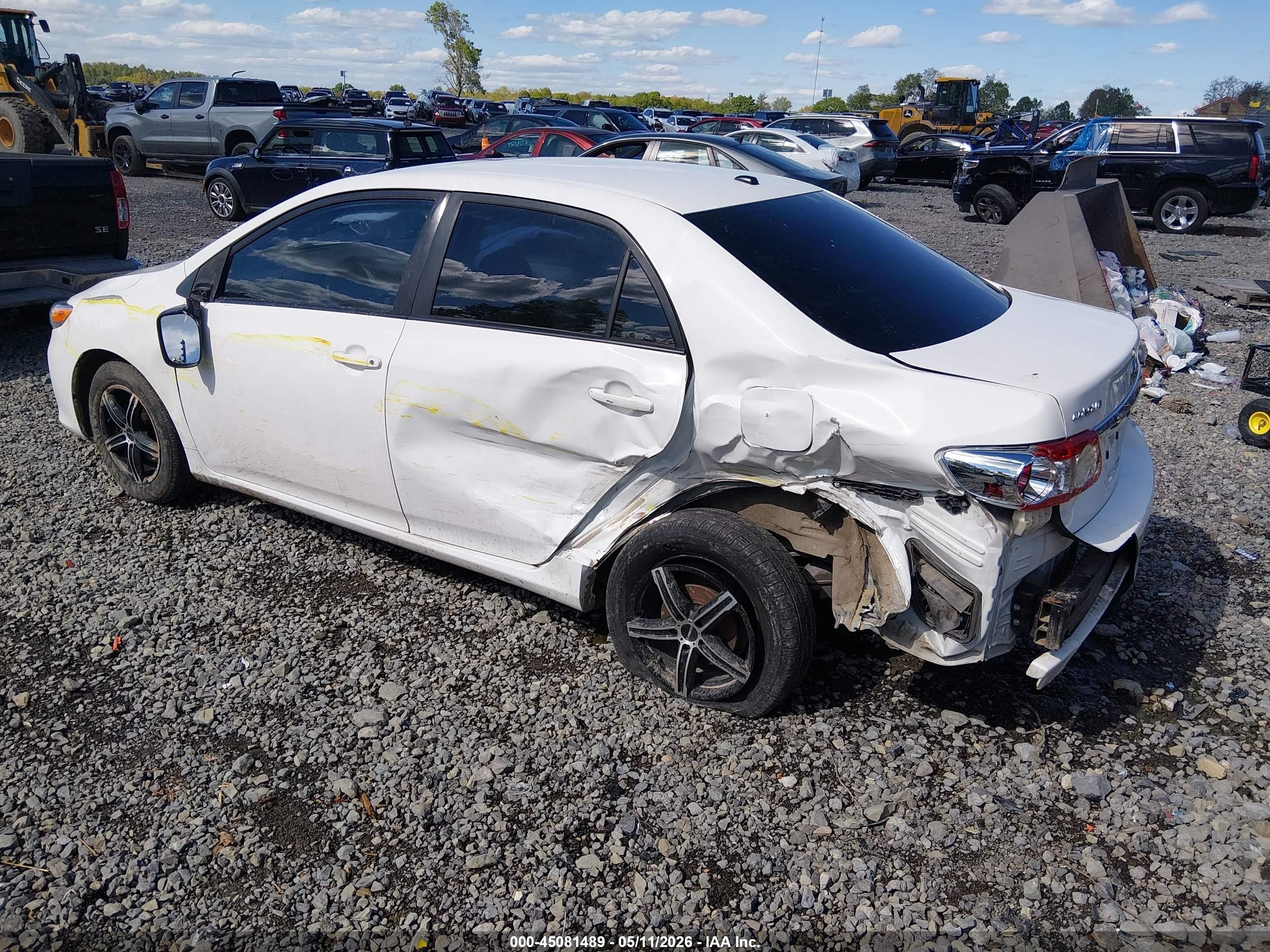 2011 Toyota Corolla Le White vin: JTDBU4EE6B9149097