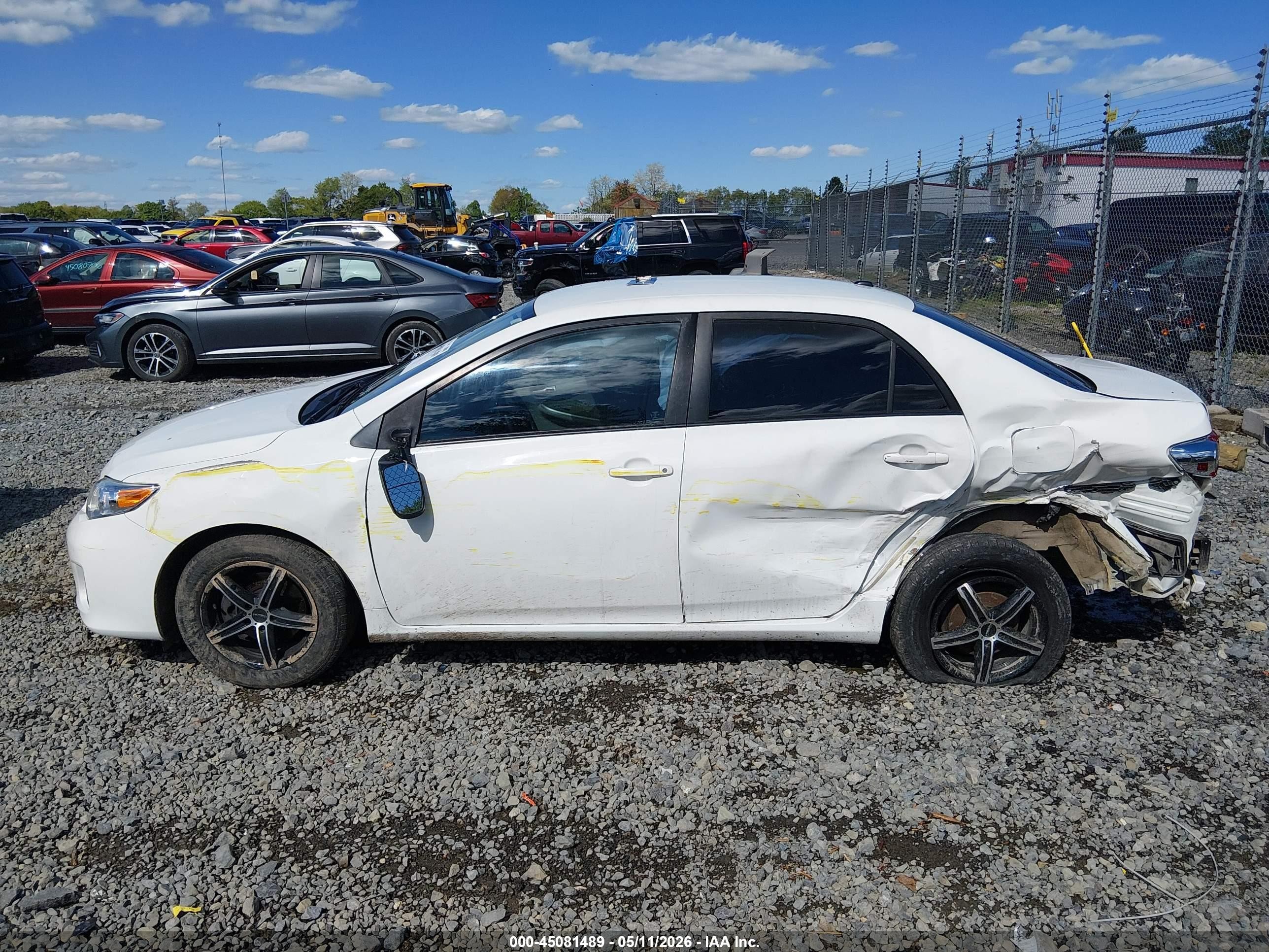 2011 Toyota Corolla Le White vin: JTDBU4EE6B9149097