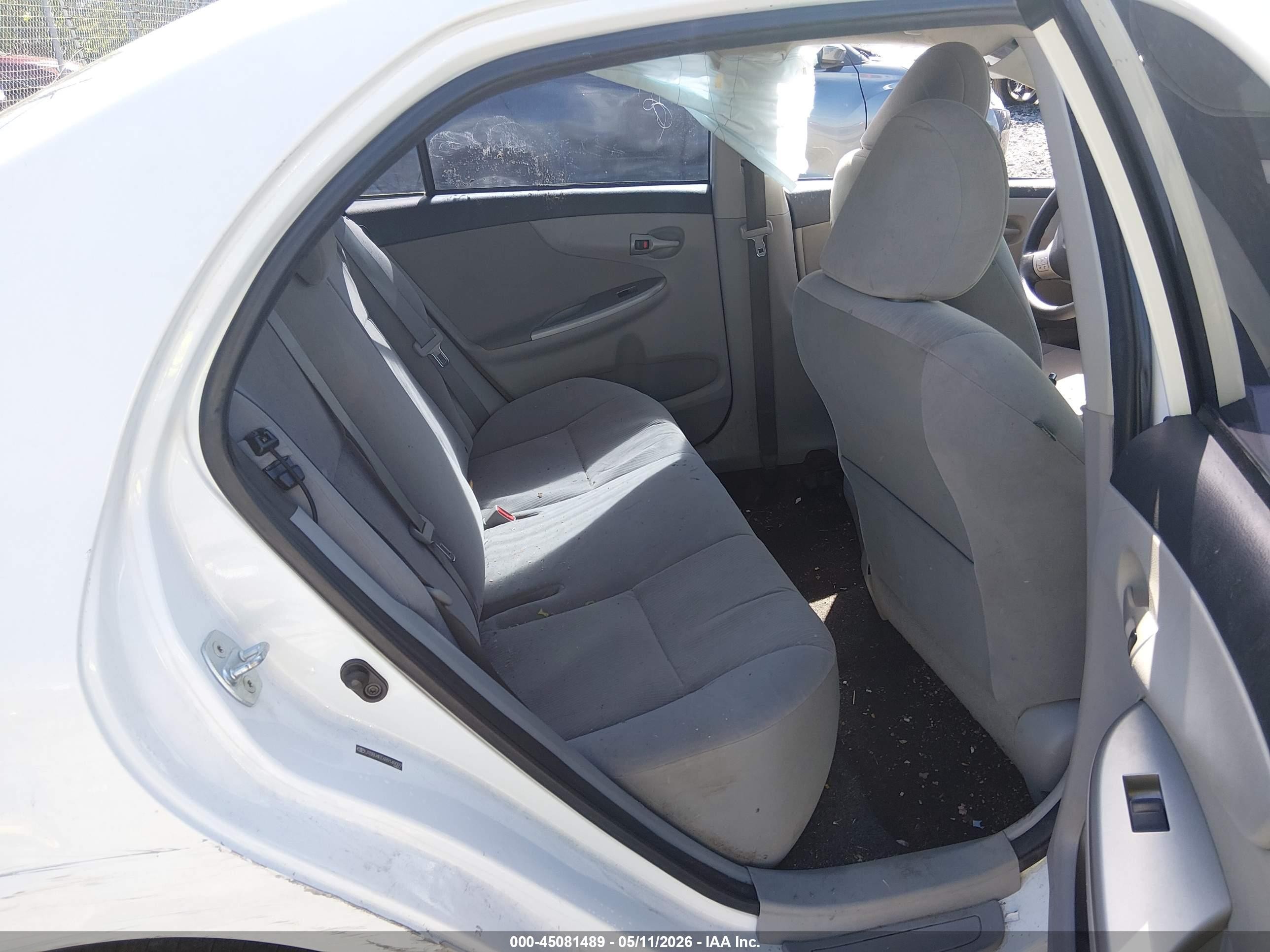 2011 Toyota Corolla Le White vin: JTDBU4EE6B9149097