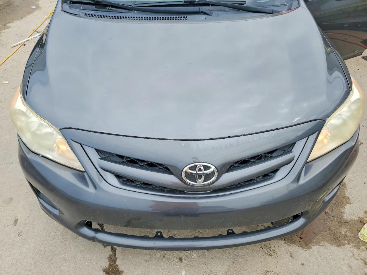 2011 Toyota Corolla Le Gray vin: JTDBU4EE6B9149178