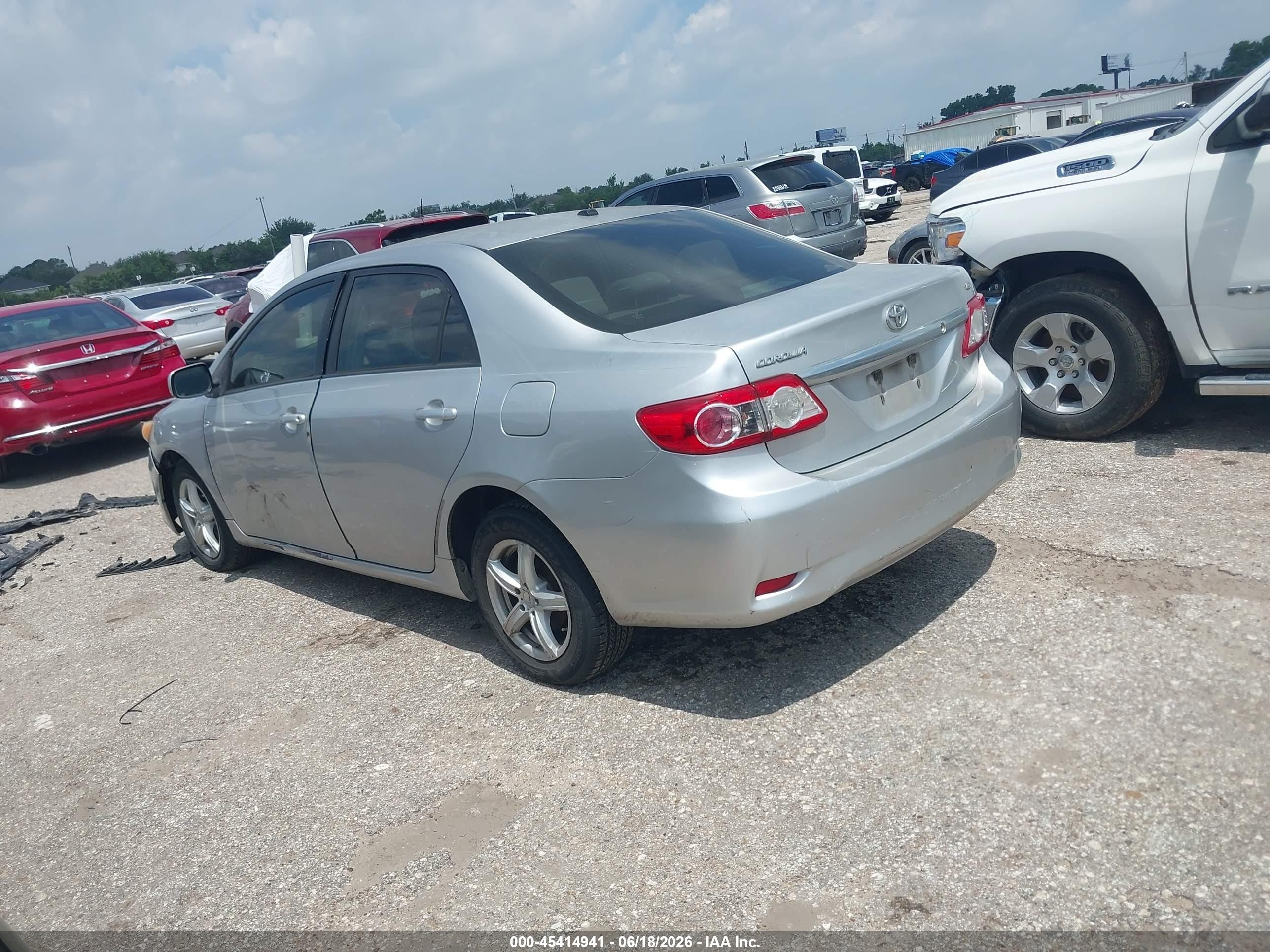 2011 Toyota Corolla Le Silver vin: JTDBU4EE6B9158737