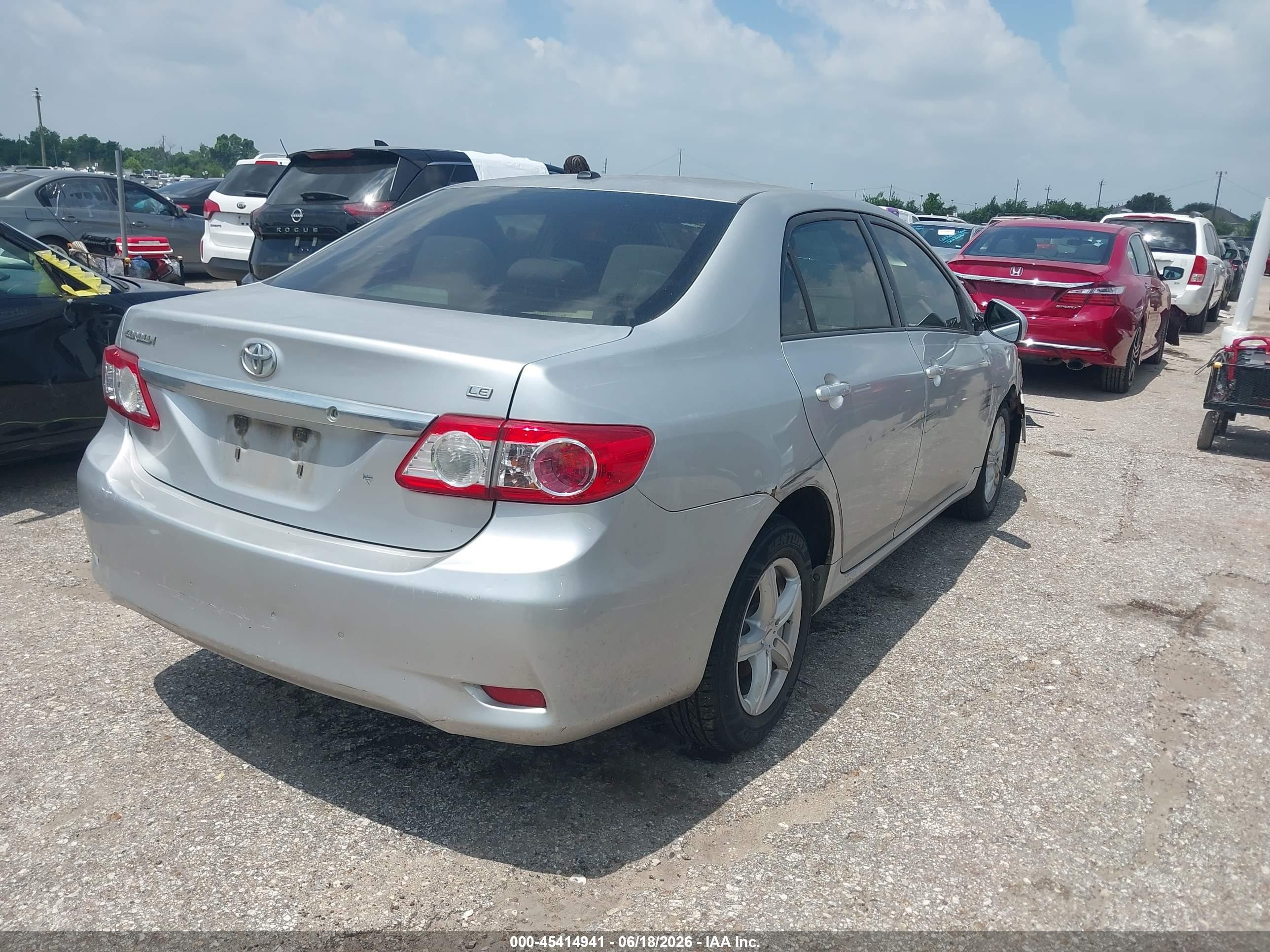 2011 Toyota Corolla Le Silver vin: JTDBU4EE6B9158737