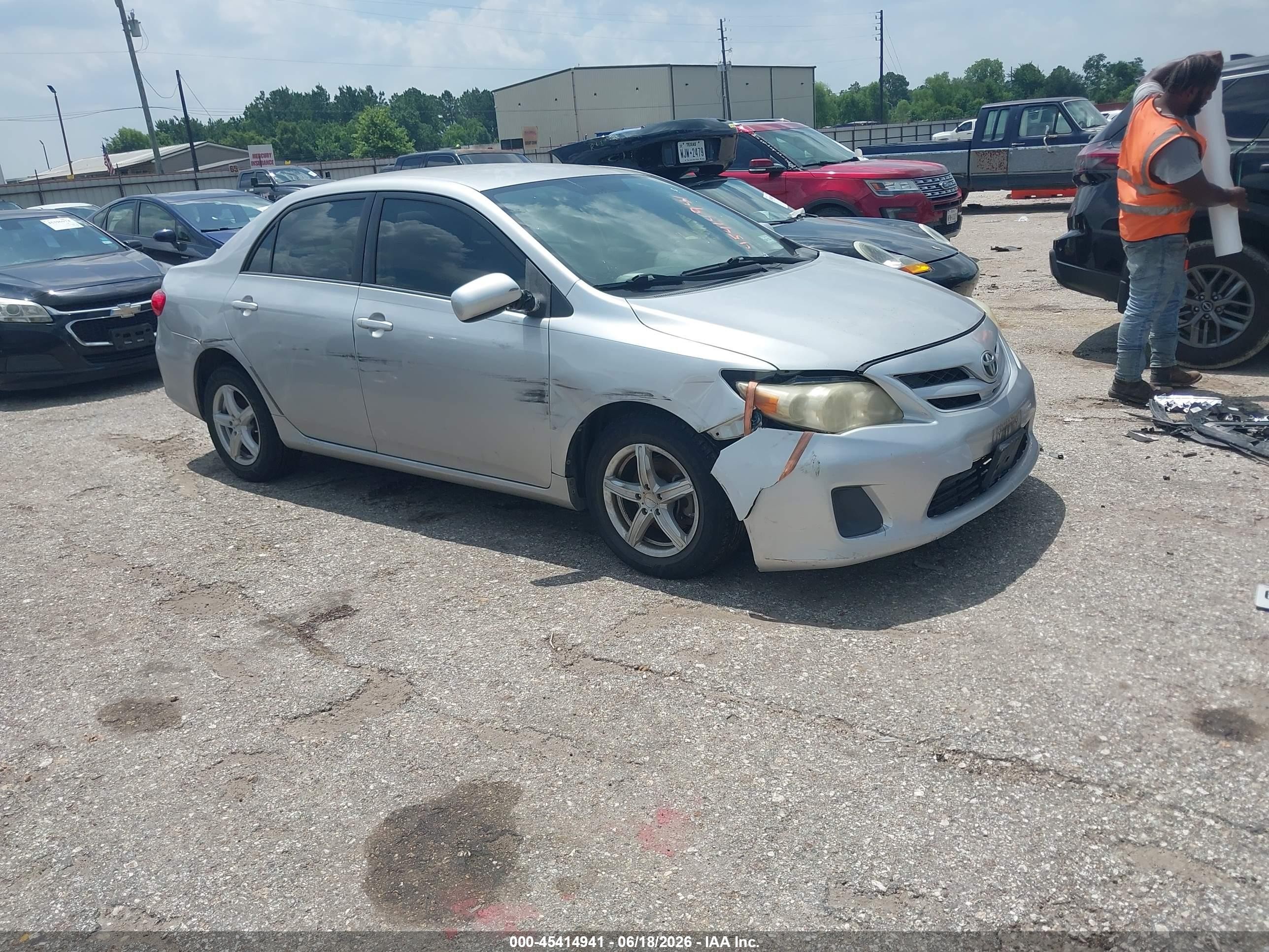 2011 Toyota Corolla Le Silver vin: JTDBU4EE6B9158737