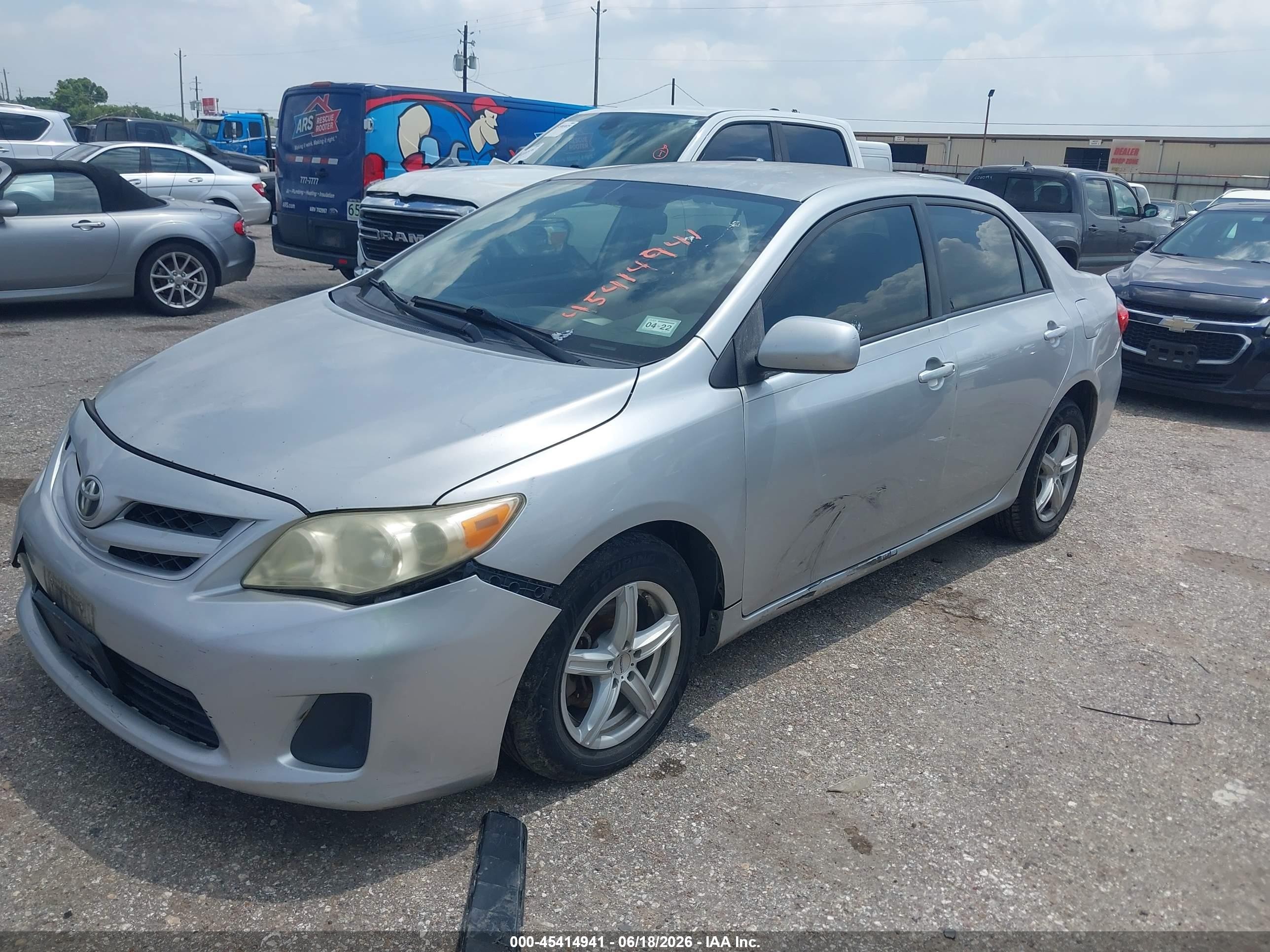 2011 Toyota Corolla Le Silver vin: JTDBU4EE6B9158737