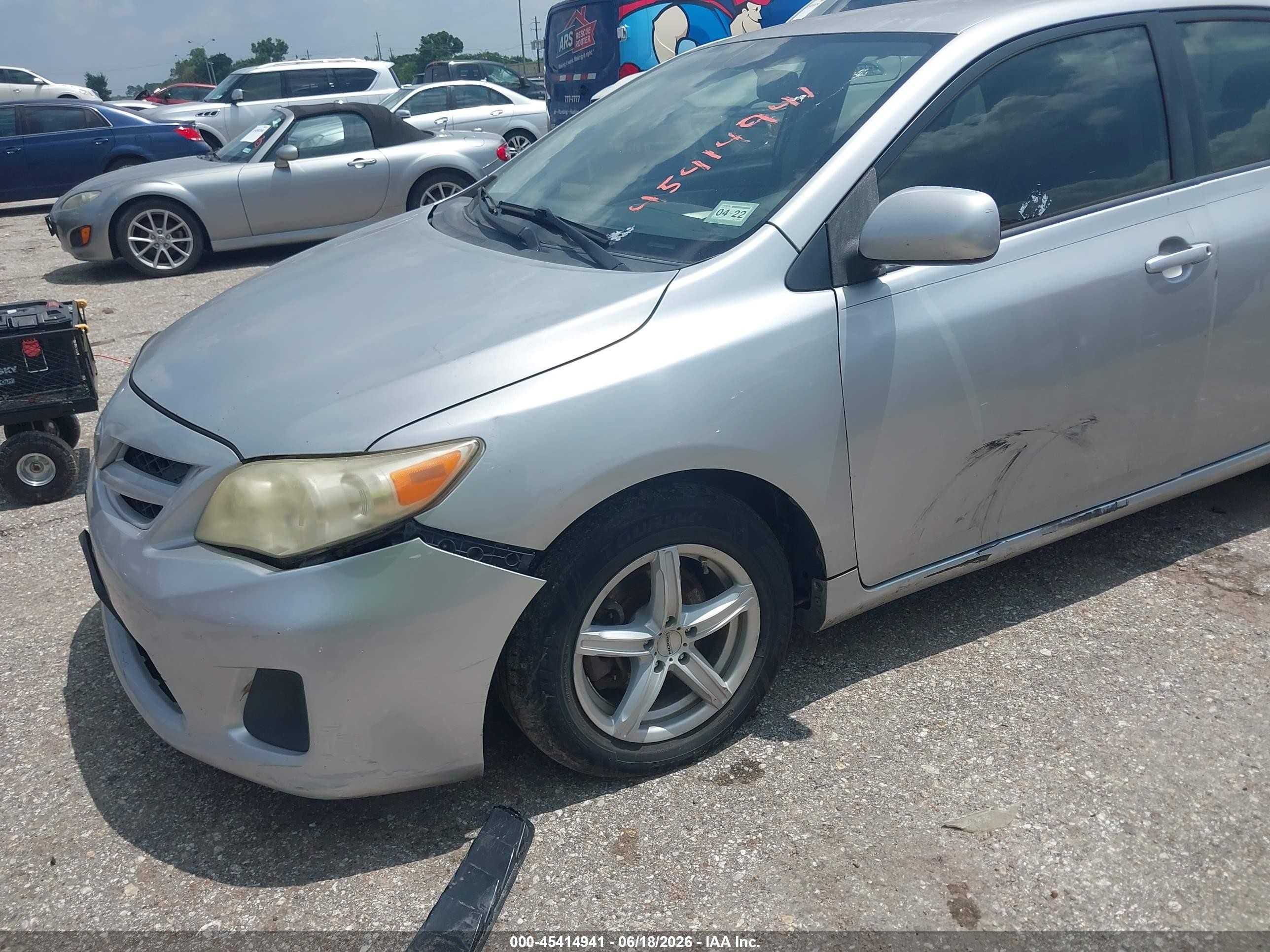 2011 Toyota Corolla Le Silver vin: JTDBU4EE6B9158737