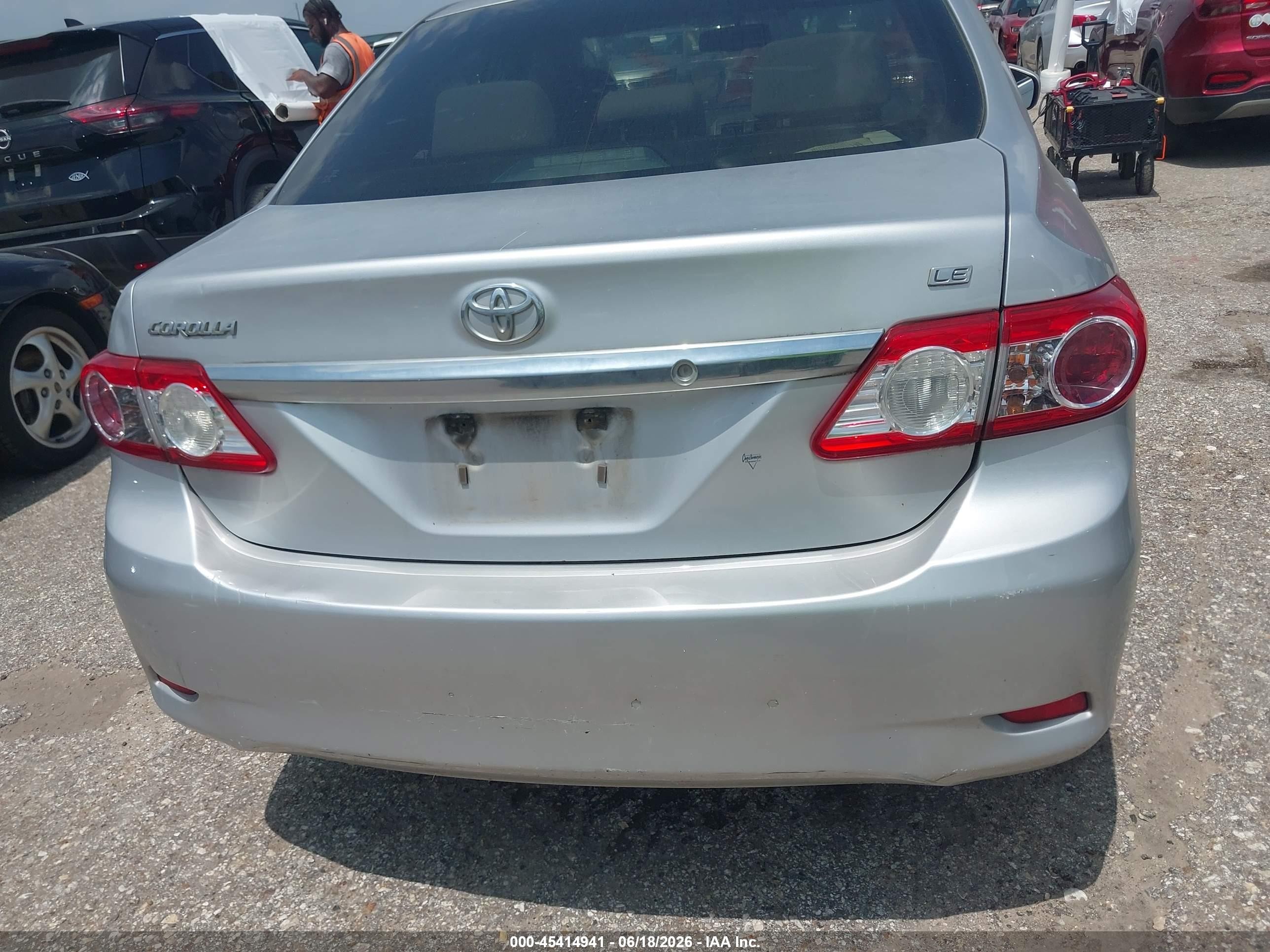 2011 Toyota Corolla Le Silver vin: JTDBU4EE6B9158737