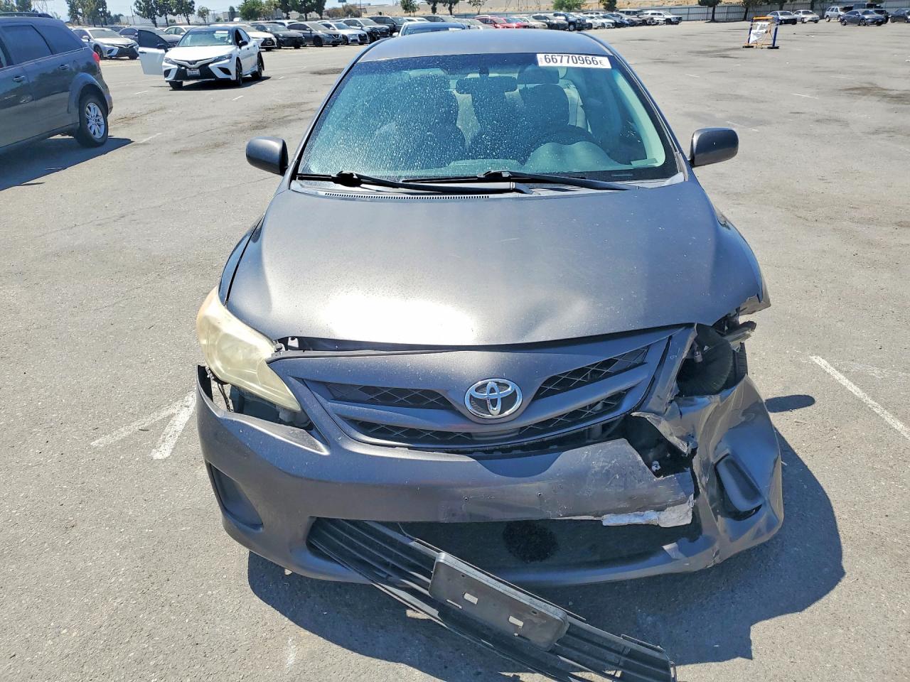 2011 Toyota Corolla Le Gray vin: JTDBU4EE6B9160472