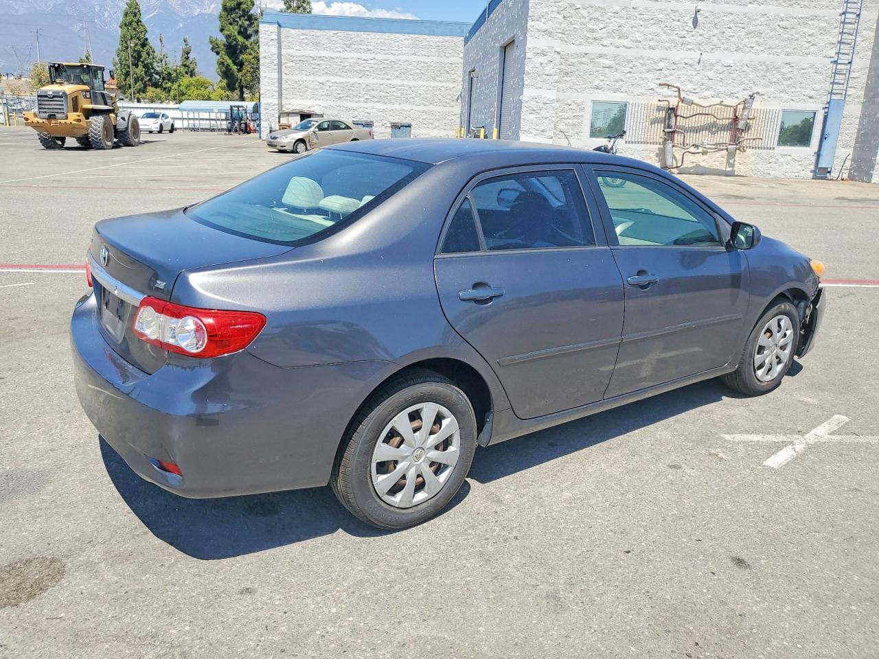 2011 Toyota Corolla Le Gray vin: JTDBU4EE6B9160472