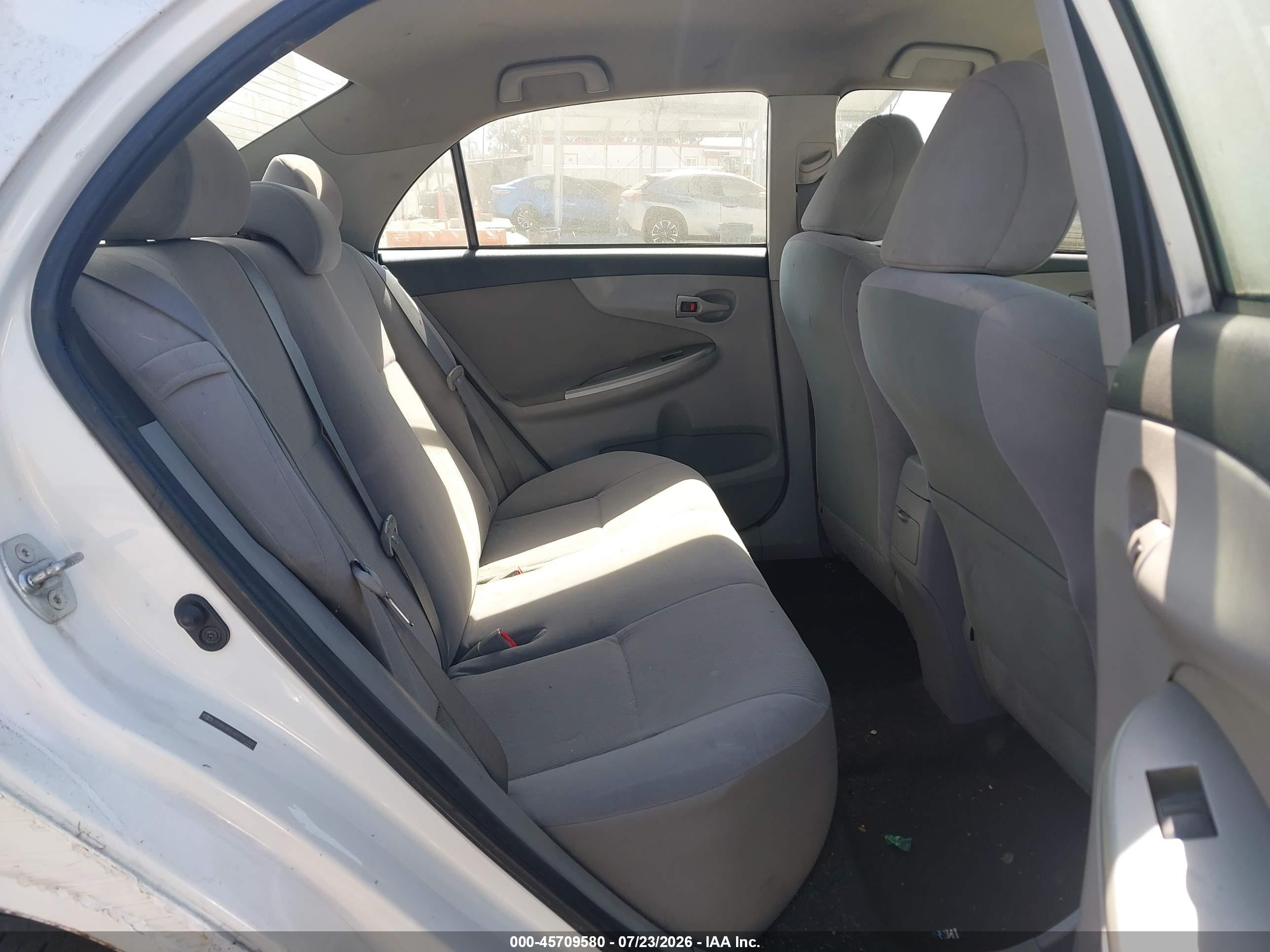2011 Toyota Corolla Le White vin: JTDBU4EE6B9161847