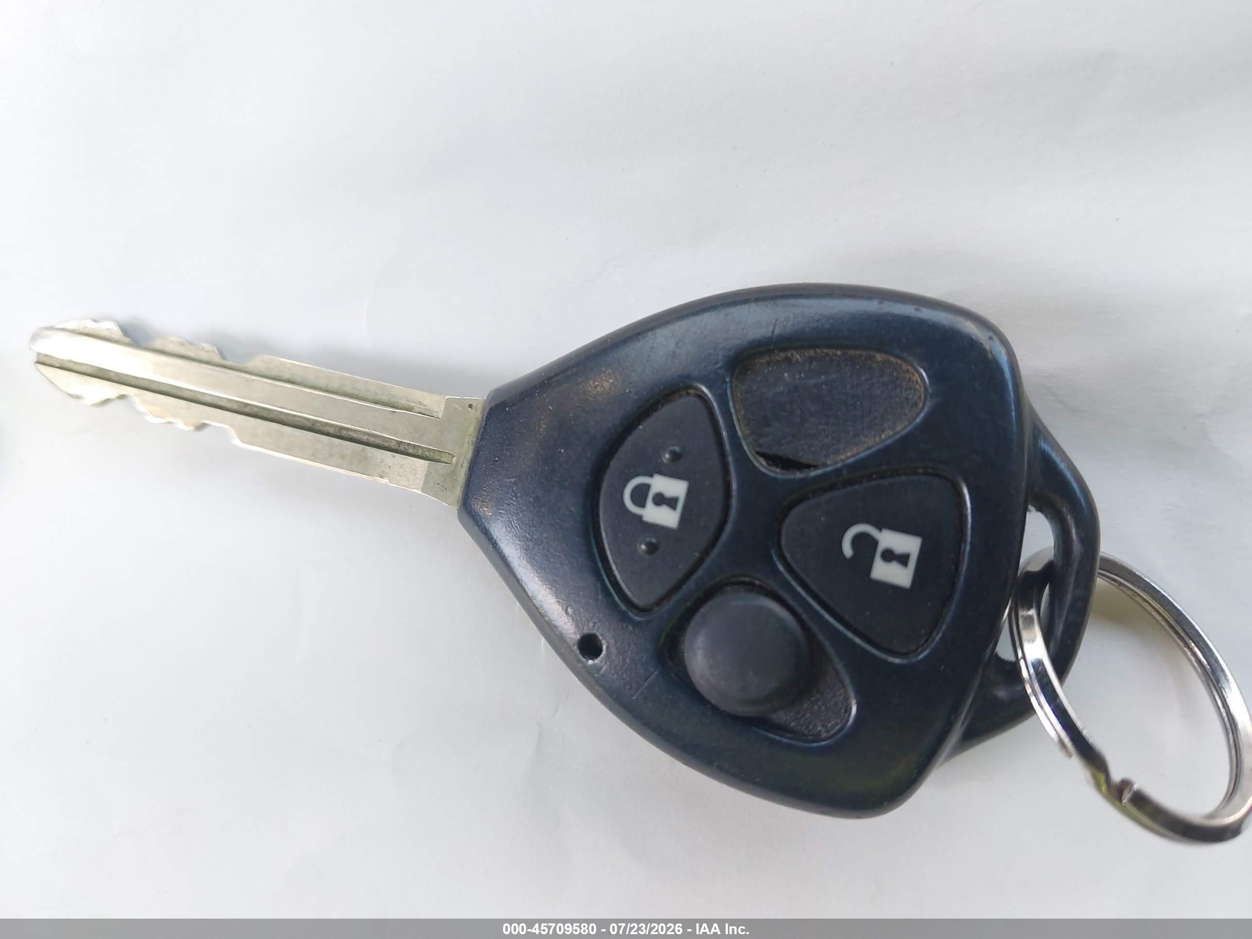 2011 Toyota Corolla Le White vin: JTDBU4EE6B9161847